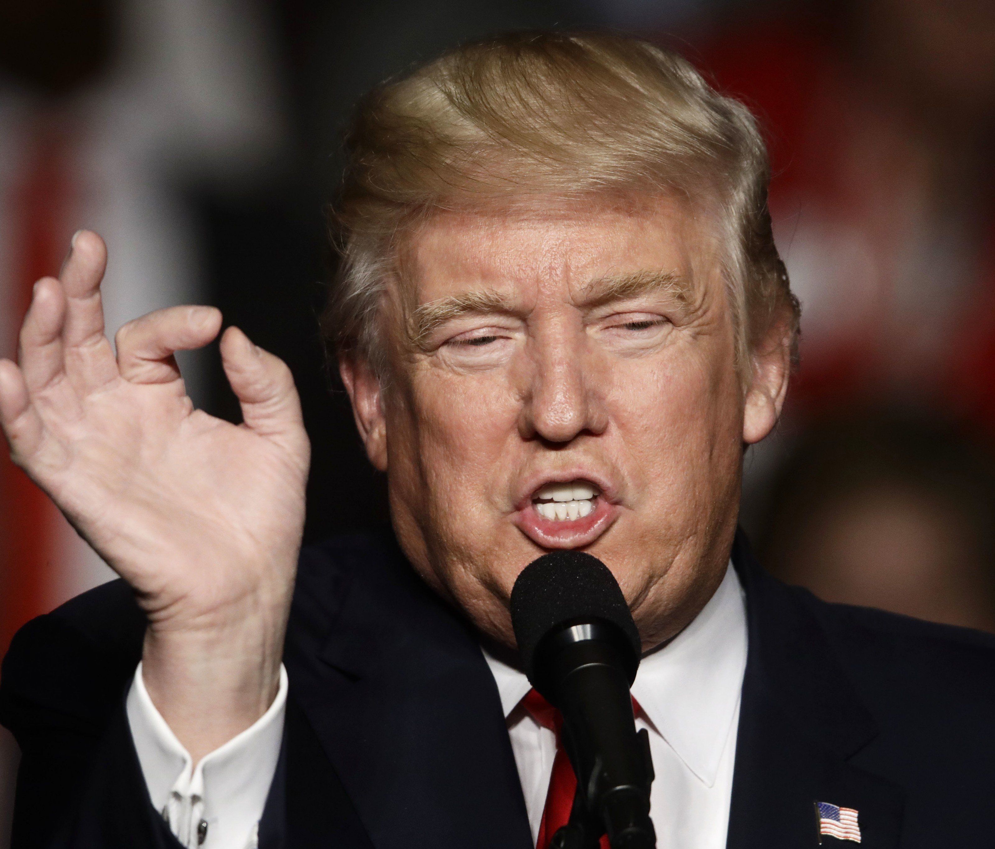 Trump verrät auf Twitter, was er von dem gestoppten Einreiseverbot hält. Trump verrät auf Twitter, was er von dem gestoppten Einreiseverbot hält.