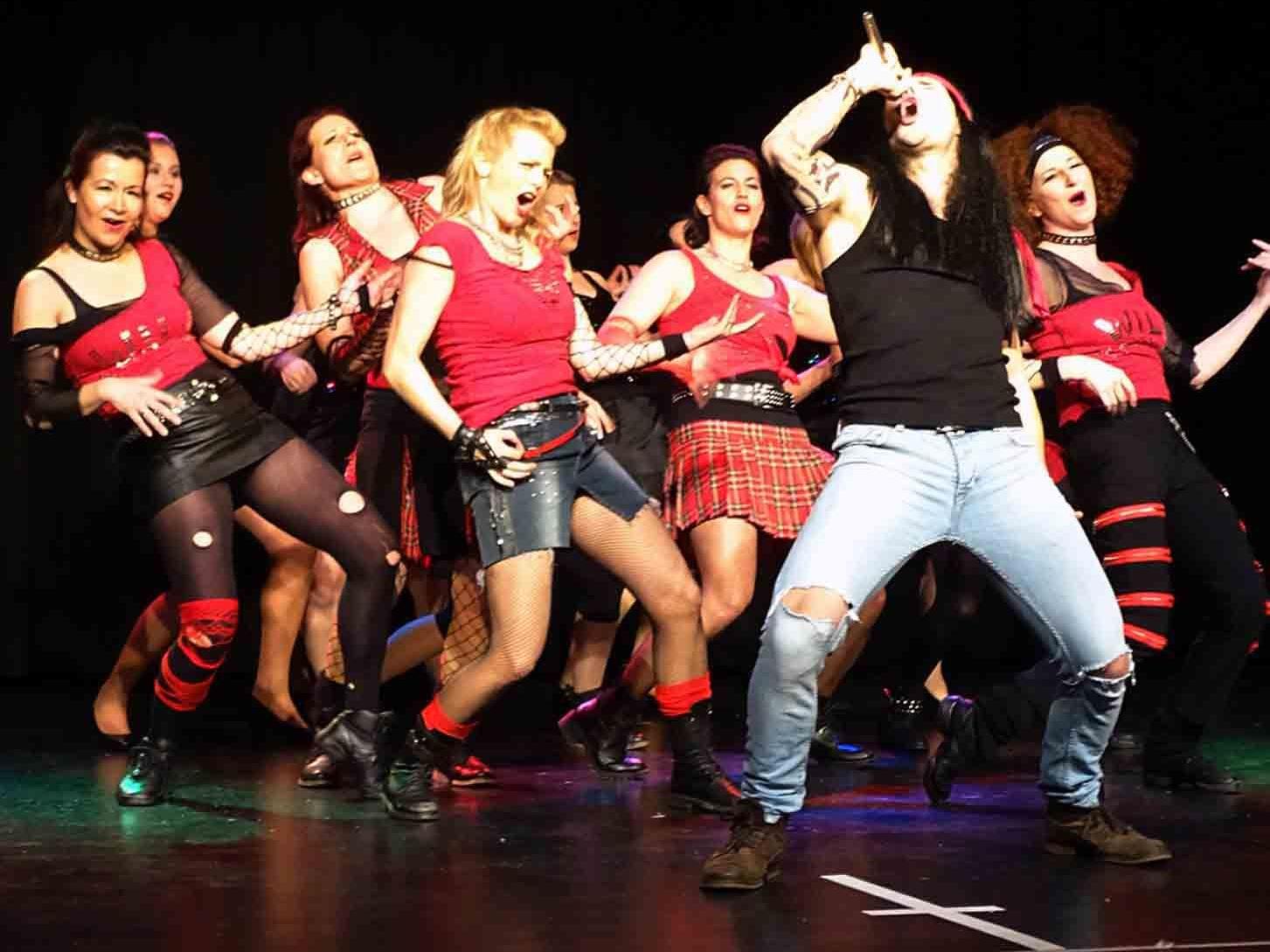 Die „Dance Motion“-Tanztruppe begeisterte mit „Rock of Ages“.