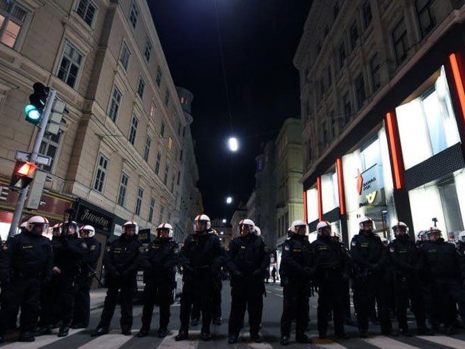 Die Polizei geht von einem ruhigen Akademikerball aus.