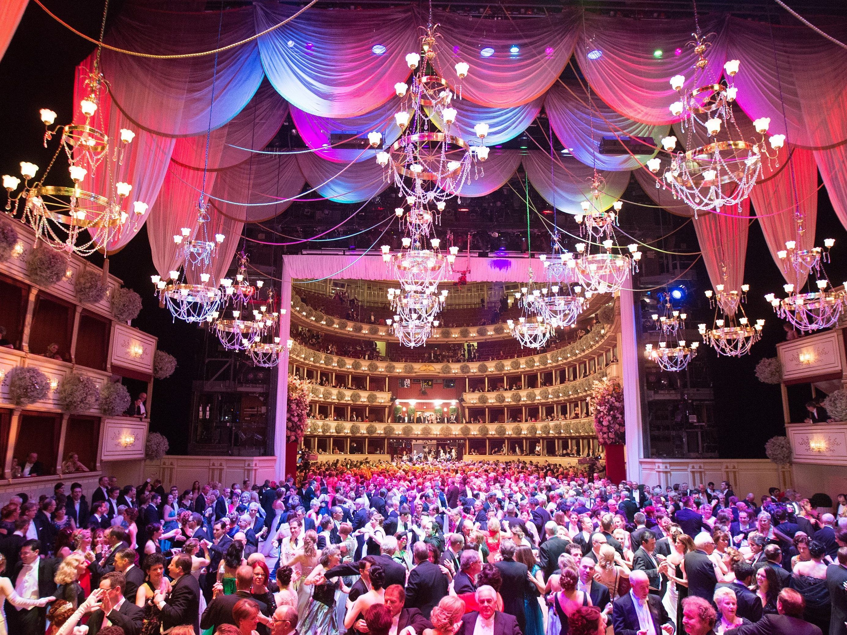 Hier finden Sie alle Bilder zum Wiener Opernball 2017. Hier finden Sie alle Bilder zum Wiener Opernball 2017.