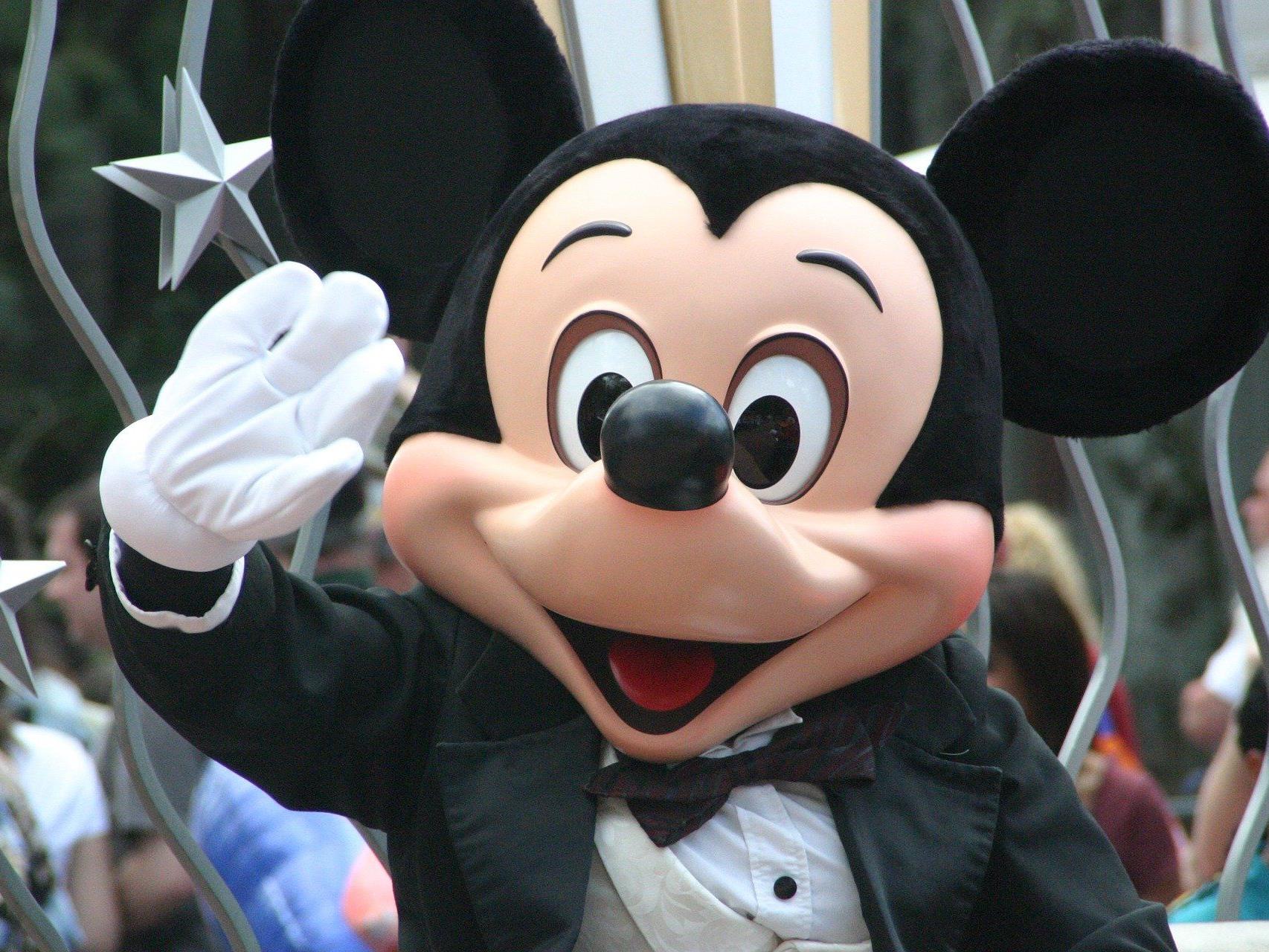 Warum hat Mickey Mouse nur vier Finger?