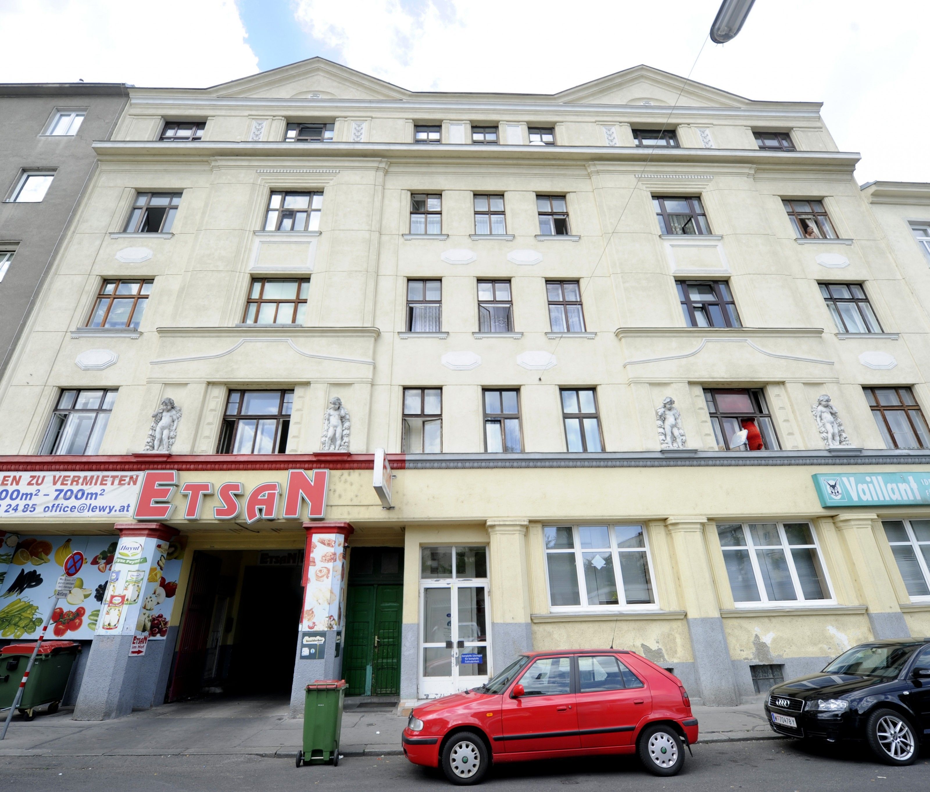 Mord an Cousin: Der 20-Jährige wurde am Dienstag zu neun Jahren Haft verurteilt. Mord an Cousin: Der 20-Jährige wurde am Dienstag zu neun Jahren Haft verurteilt.