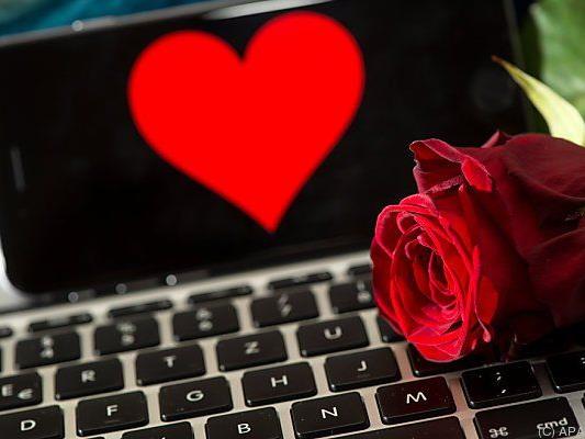 Die große Liebe online zu finden, ist natürlich möglich - aber man sollte ein paar Sicherheitstipps beachten