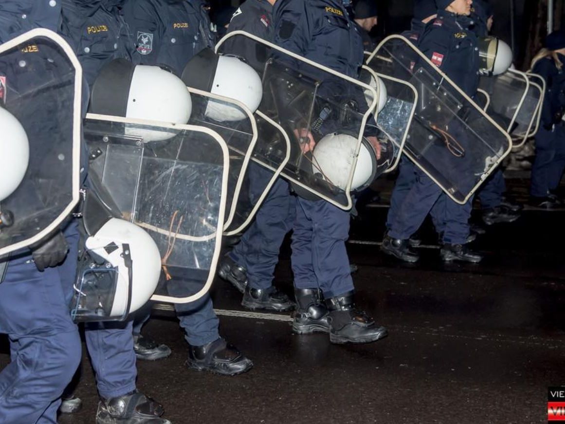 Die Polizei veröffentlichte eine Akademikerball-Doku. Die Polizei veröffentlichte eine Akademikerball-Doku.