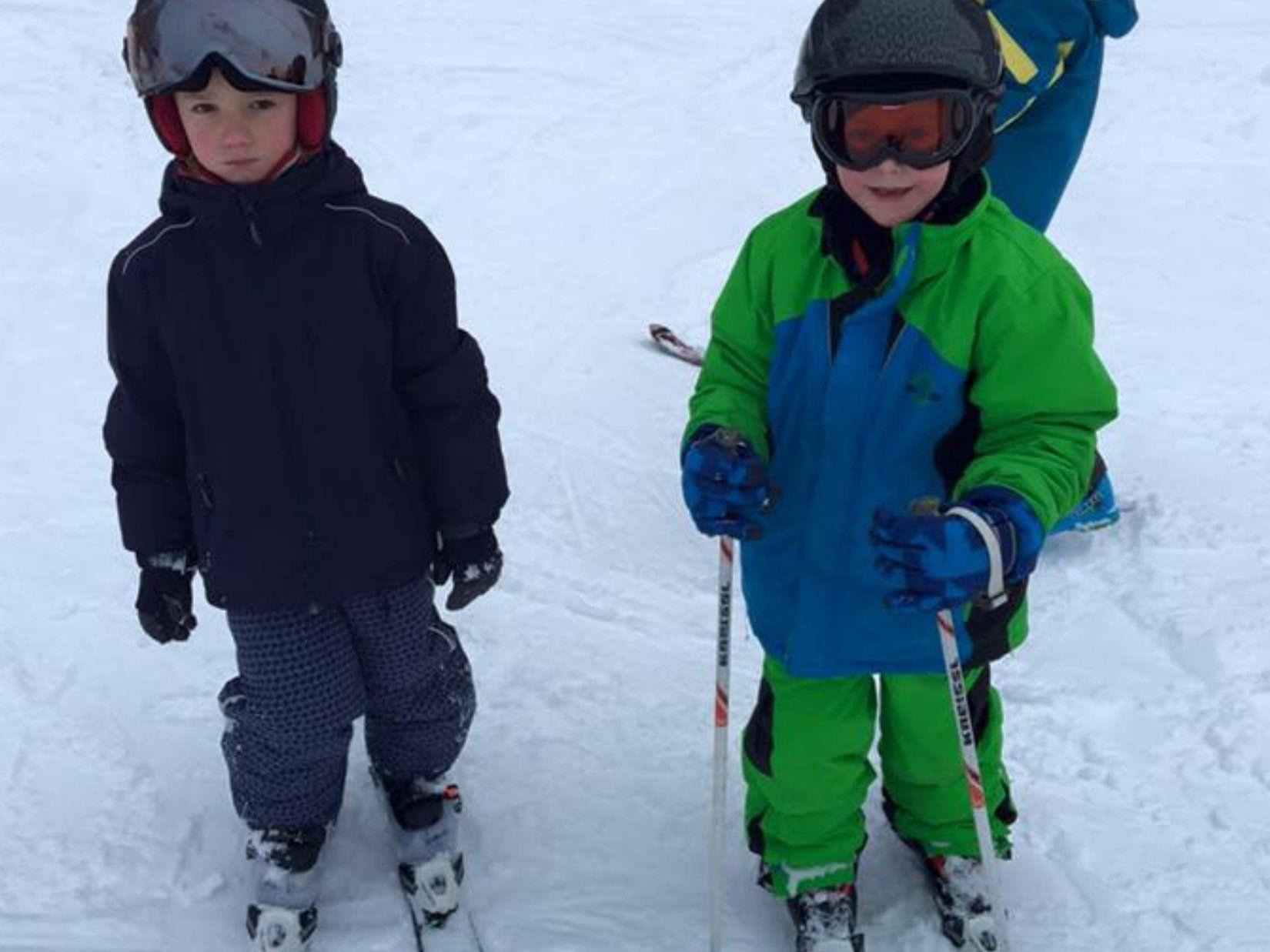 Die jungen Skifans freuen sich auf die Skitage am Bödele