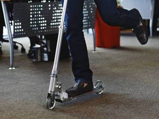 Mit dem Tretroller zum erfolglosen Raub. Mit dem Tretroller zum erfolglosen Raub.