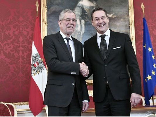 Bundespräsident Alexander van der Bellen (l.) empfing FPÖ-Parteichef Heinz-Christian Strache Bundespräsident Alexander van der Bellen (l.) empfing FPÖ-Parteichef Heinz-Christian Strache