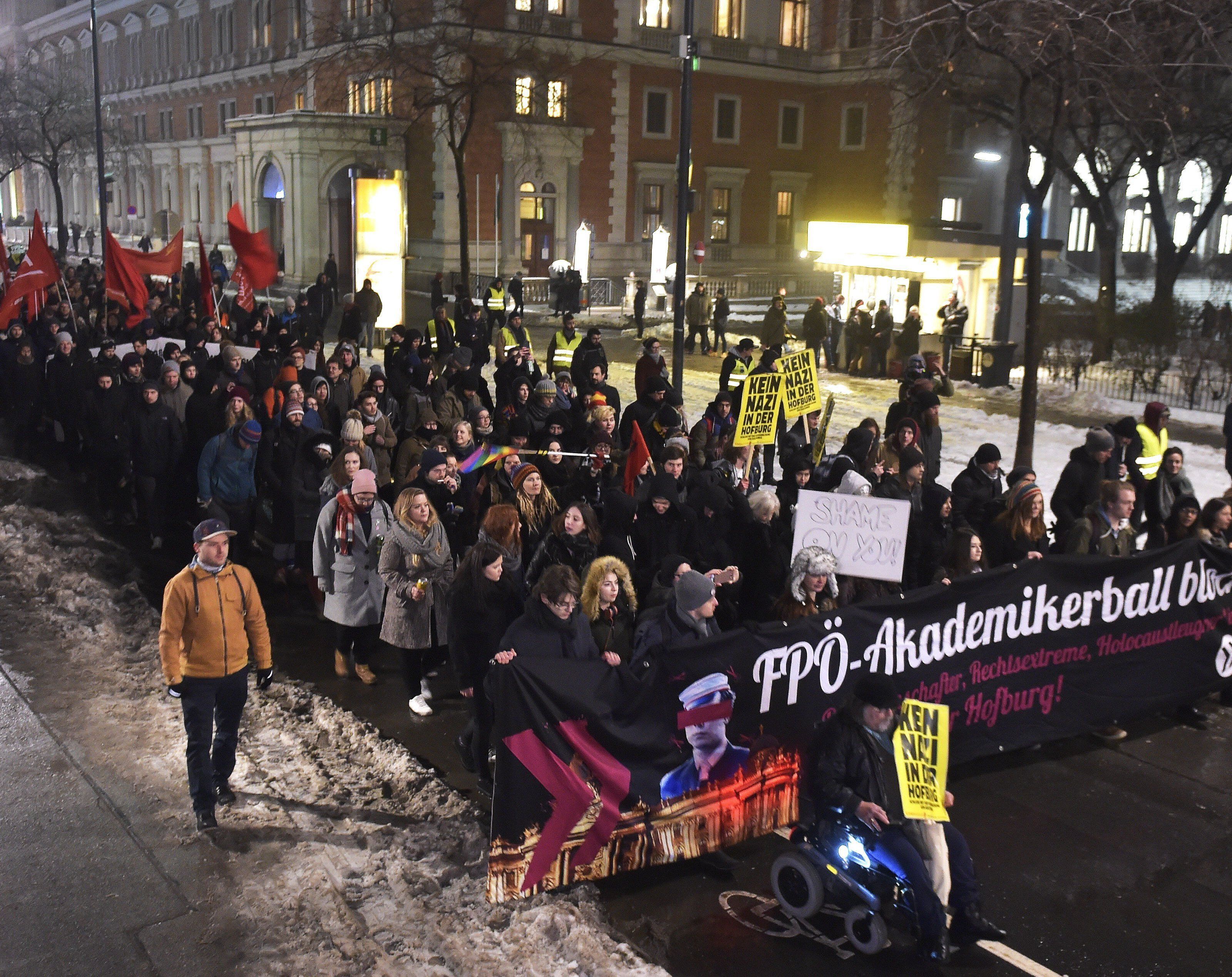 Bei der Demo gegen den Akademikerball 2017