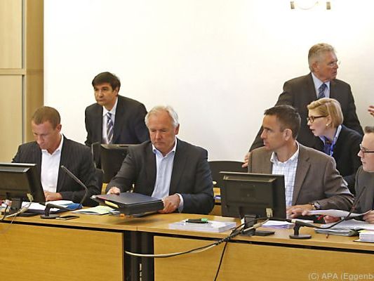 Warten auf die Urteile Warten auf die Urteile