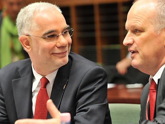 Ungarischer Sozialminister Balog (l.) hat die Banken im Visier Ungarischer Sozialminister Balog (l.) hat die Banken im Visier