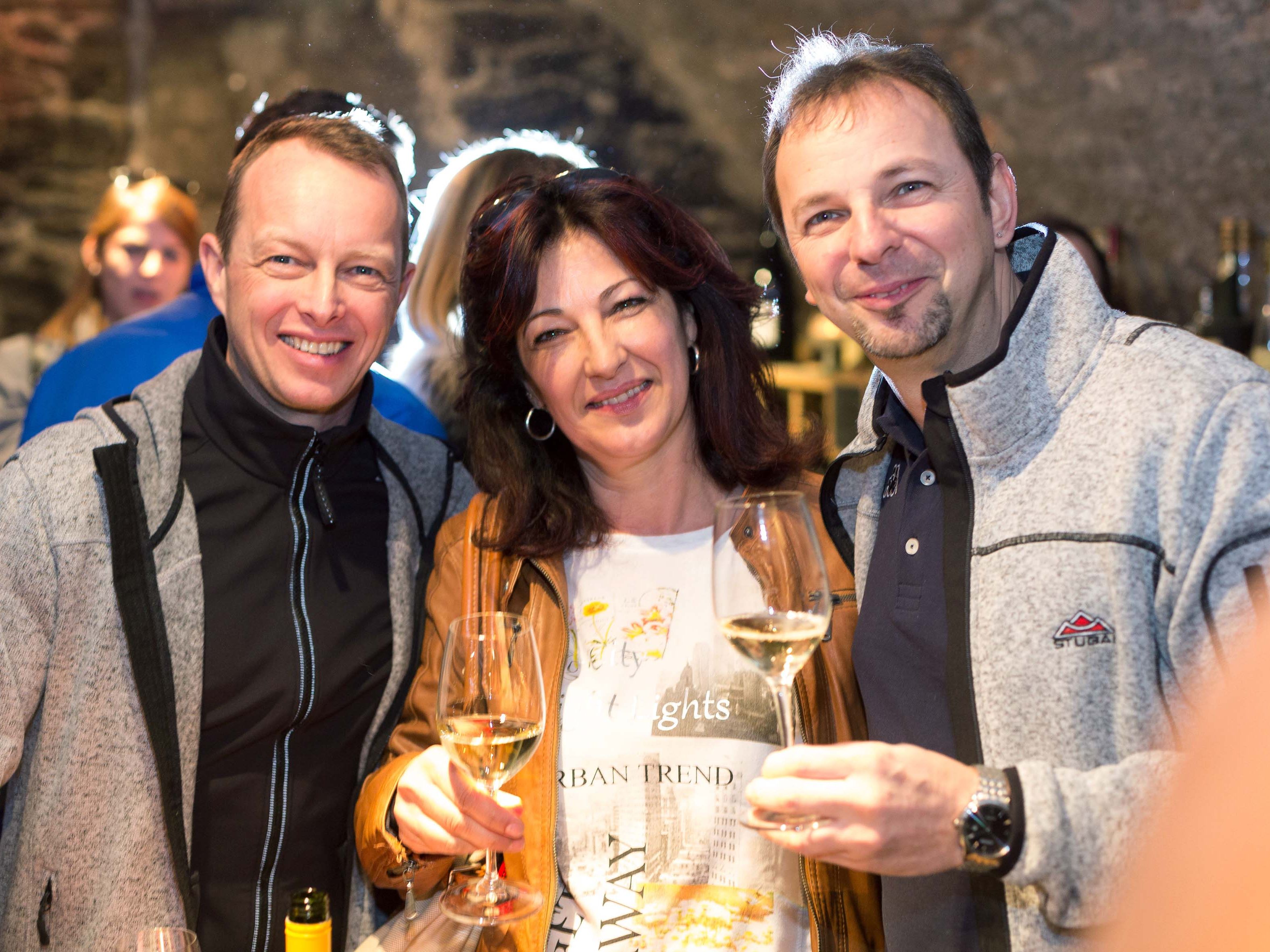 Einmaliges Ambiente und feine Tropfen werden in den Kellern serviert. Einmaliges Ambiente und feine Tropfen werden in den Kellern serviert.