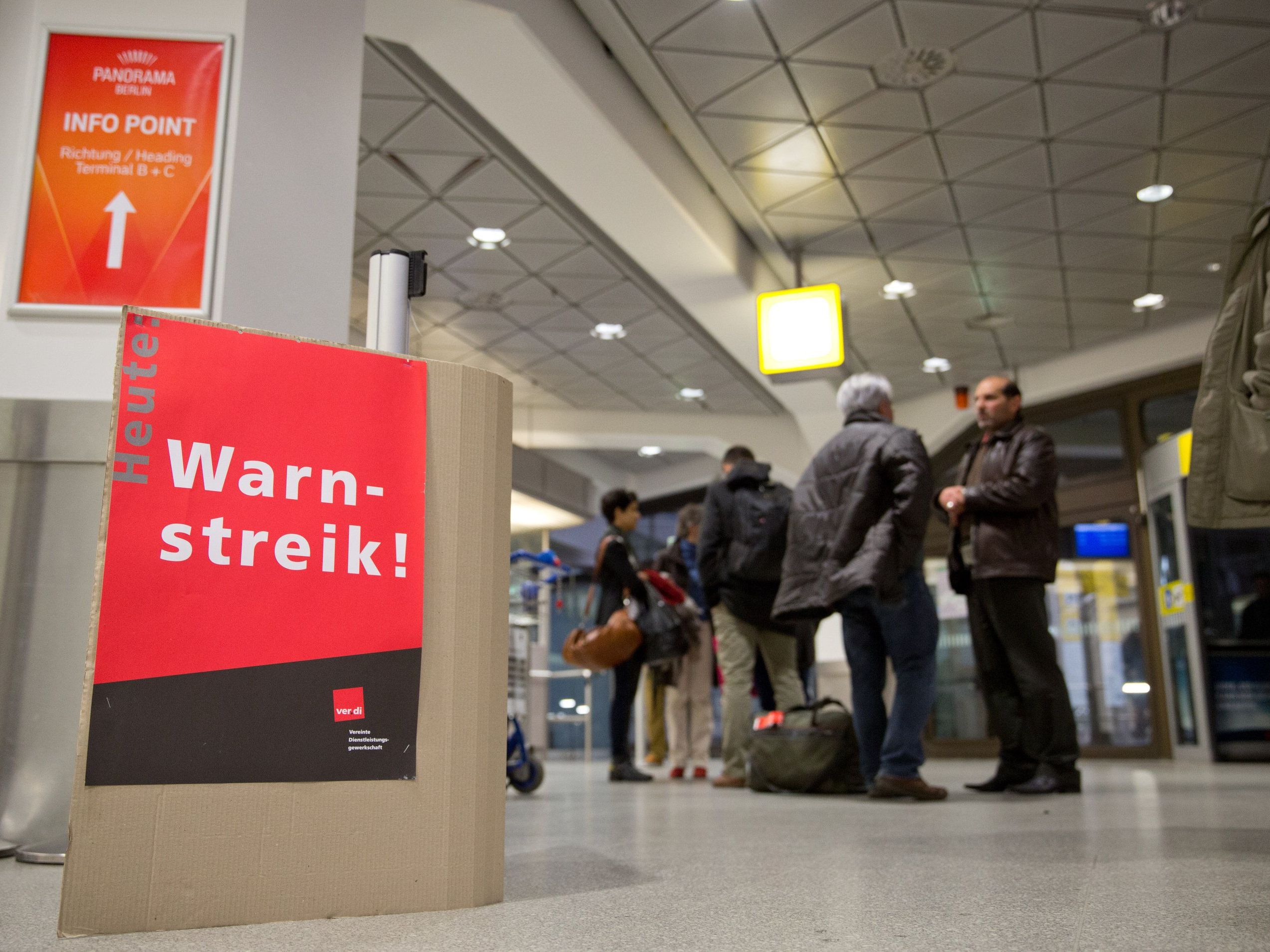 Am Freitag fallen Flüge von Wien nach Berlin und retour aus. Am Freitag fallen Flüge von Wien nach Berlin und retour aus.
