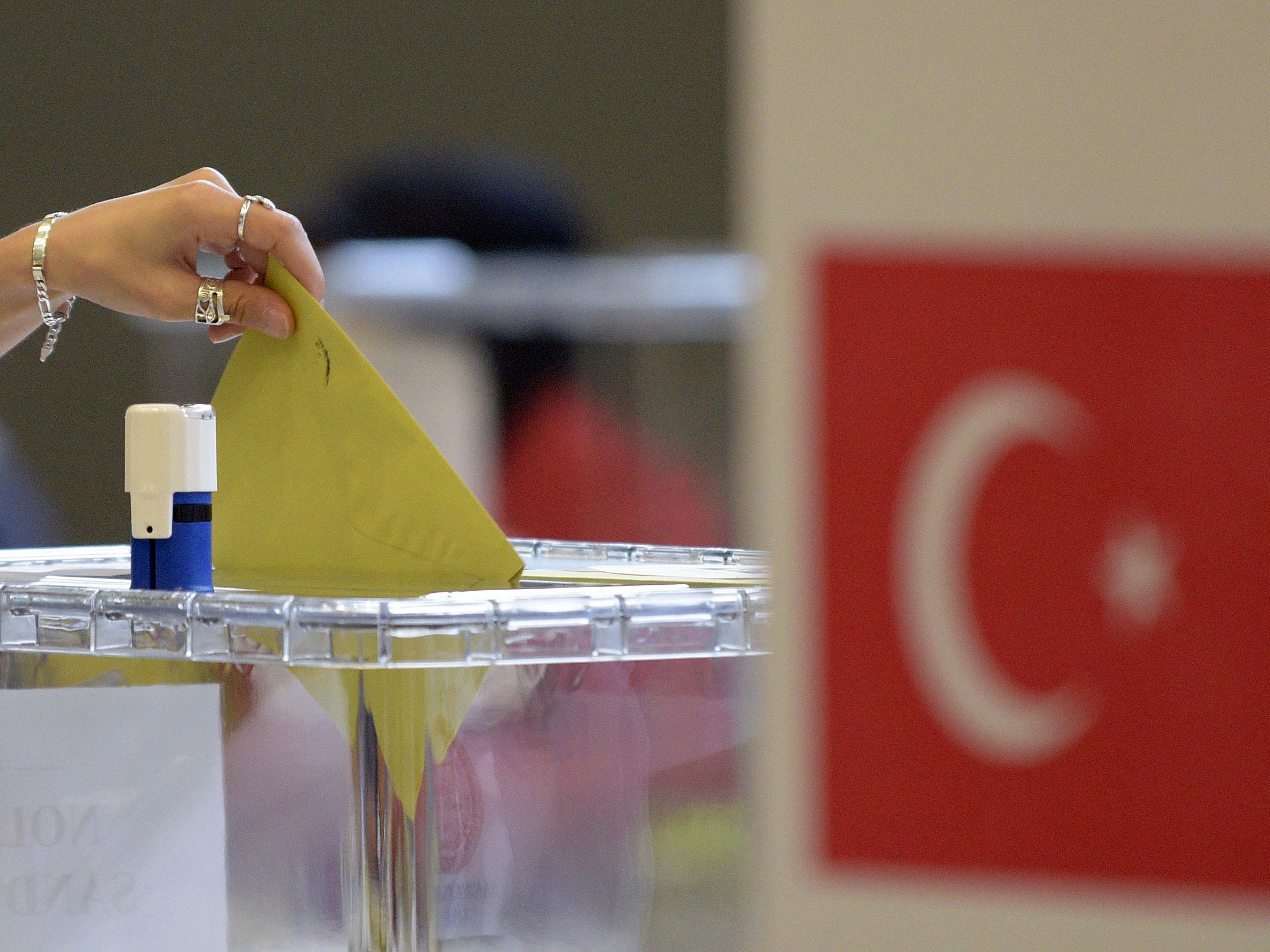 Über 108.000 Austro-Türken sind beim Referendum stimmberechtigt. Über 108.000 Austro-Türken sind beim Referendum stimmberechtigt.