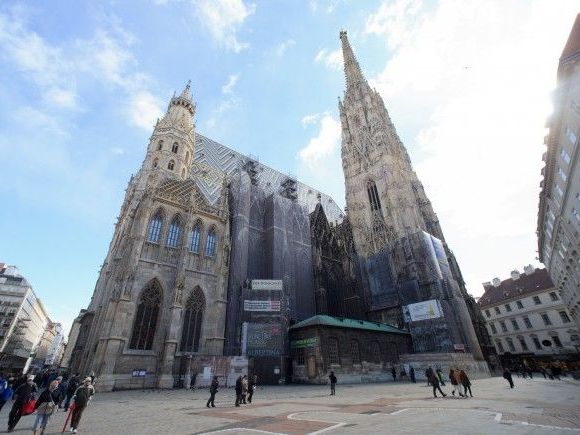 Rosemarie Poiarkov erzählt vom Alltag der Wiener. Rosemarie Poiarkov erzählt vom Alltag der Wiener.