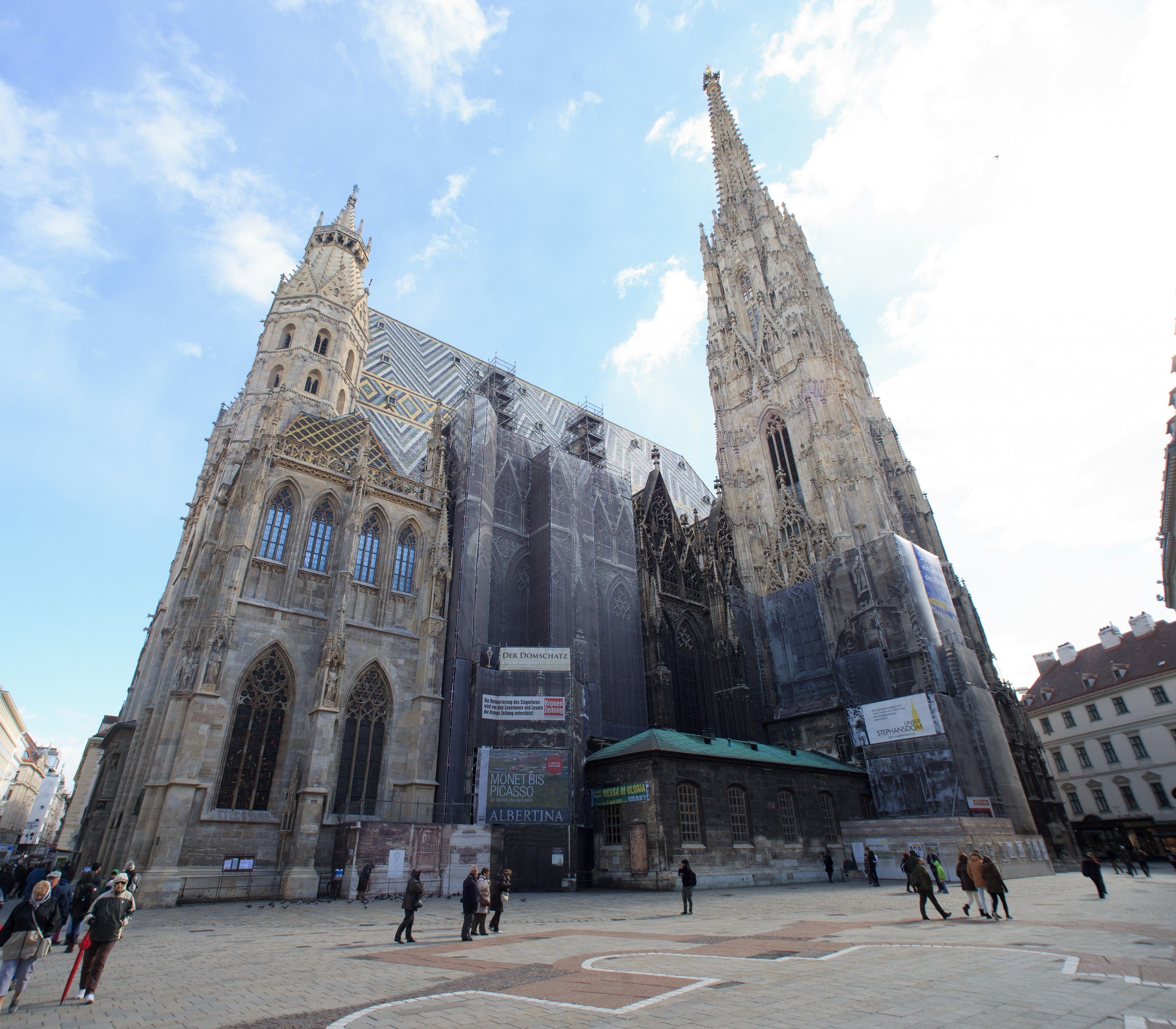 Wiens Einwohner fühlen sich durch die Touristen in der Stadt kaum gestört. Wiens Einwohner fühlen sich durch die Touristen in der Stadt kaum gestört.