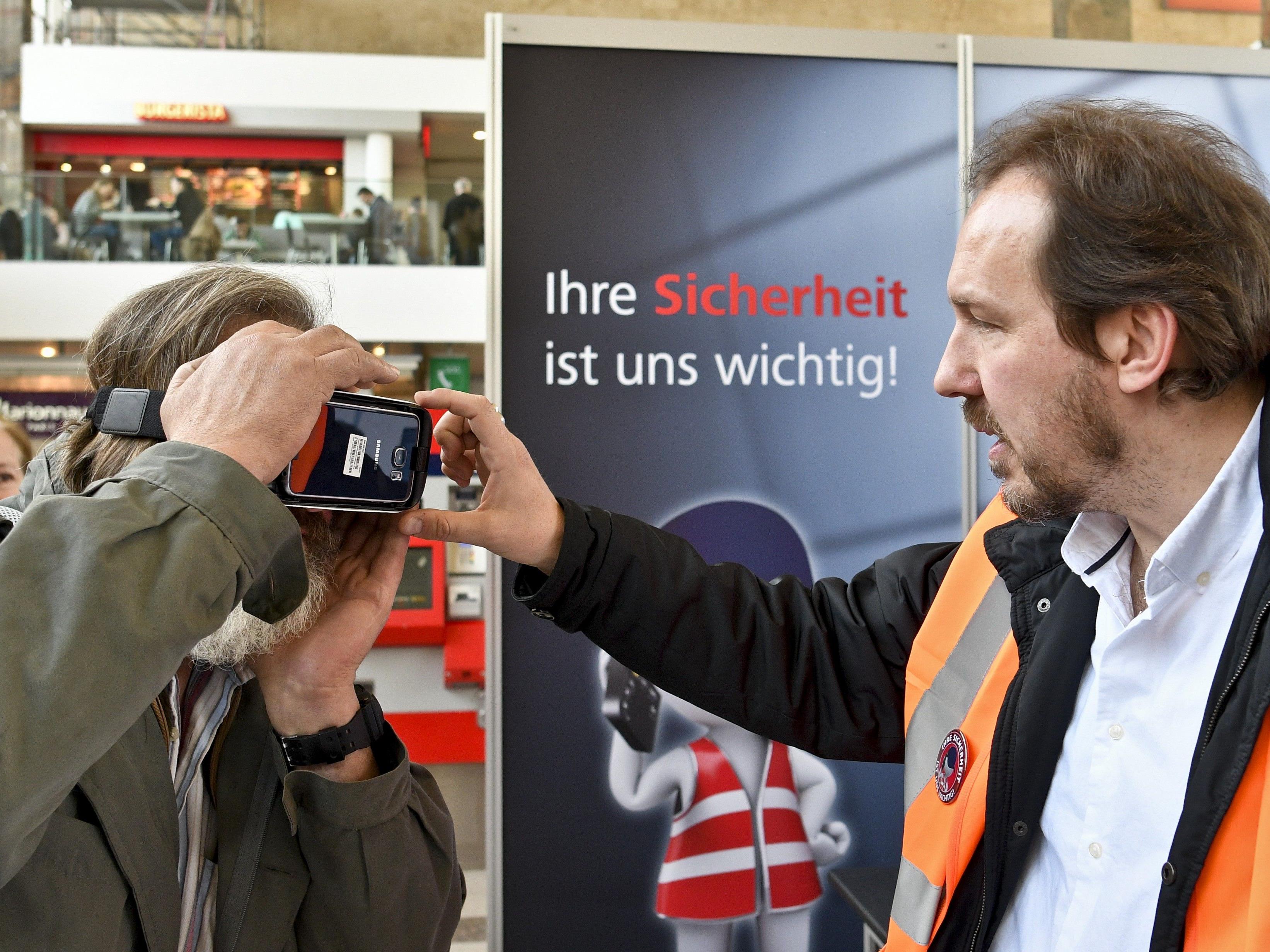 Grätzelpolizei ausgeweitet - Sicherheitsaktion am Wiener Westbahnhof.