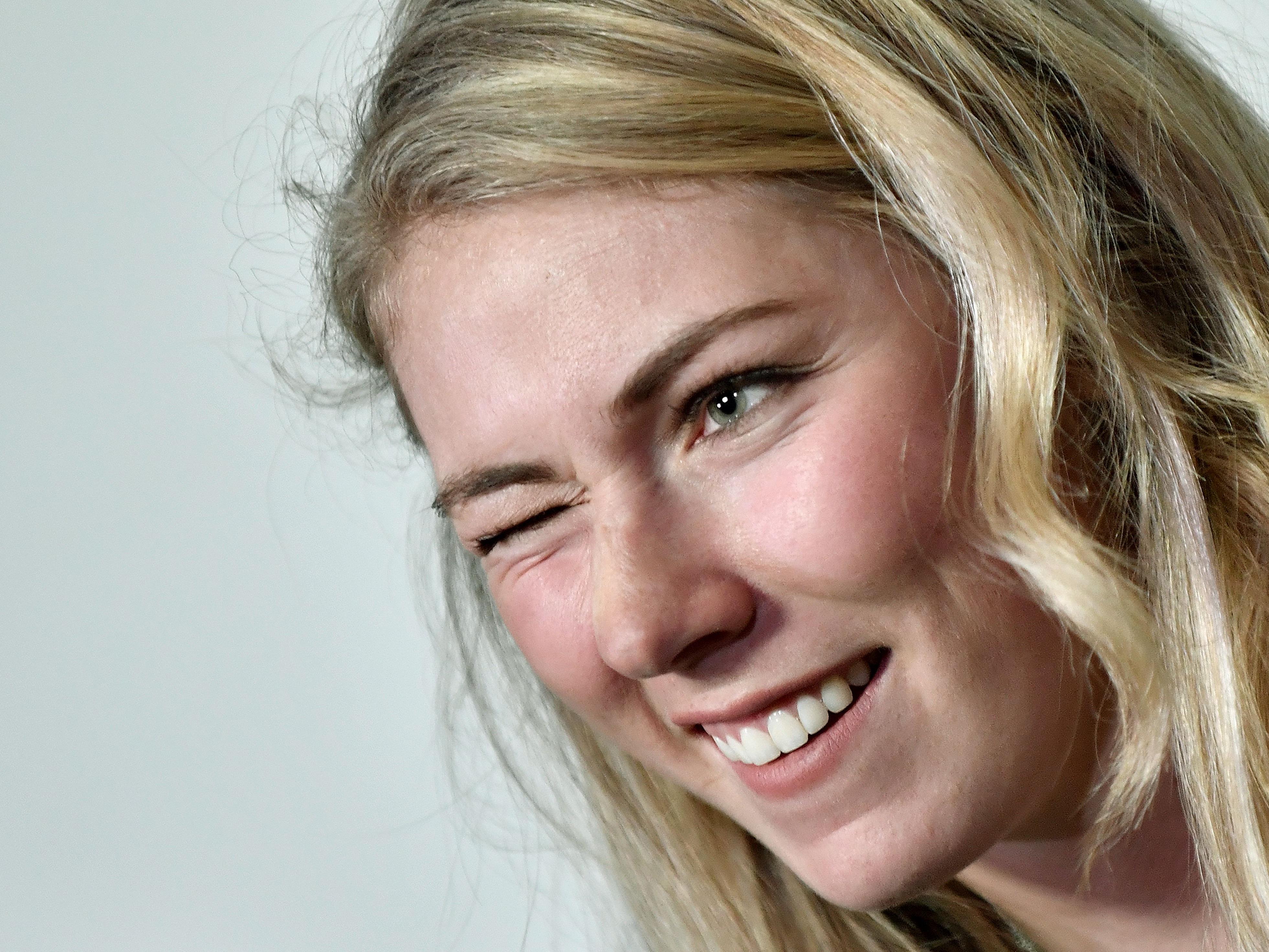 Die seit ein paar Tagen 22-jährige Mikaela Shiffrin hat zum ersten Mal in ihrer Karriere den Gesamtweltcup der Damen gewonnen.