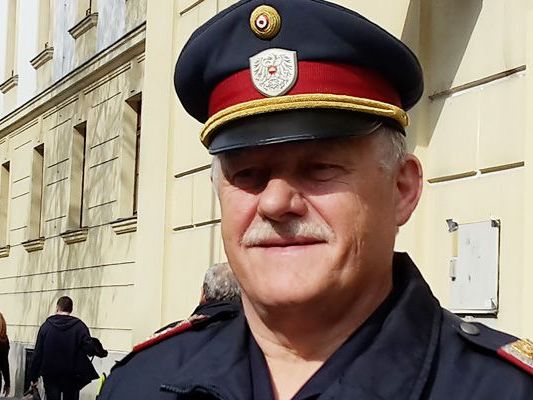 Josef Gaschl geht nach 40 Jahren bei der Polizei in Pension. Josef Gaschl geht nach 40 Jahren bei der Polizei in Pension.