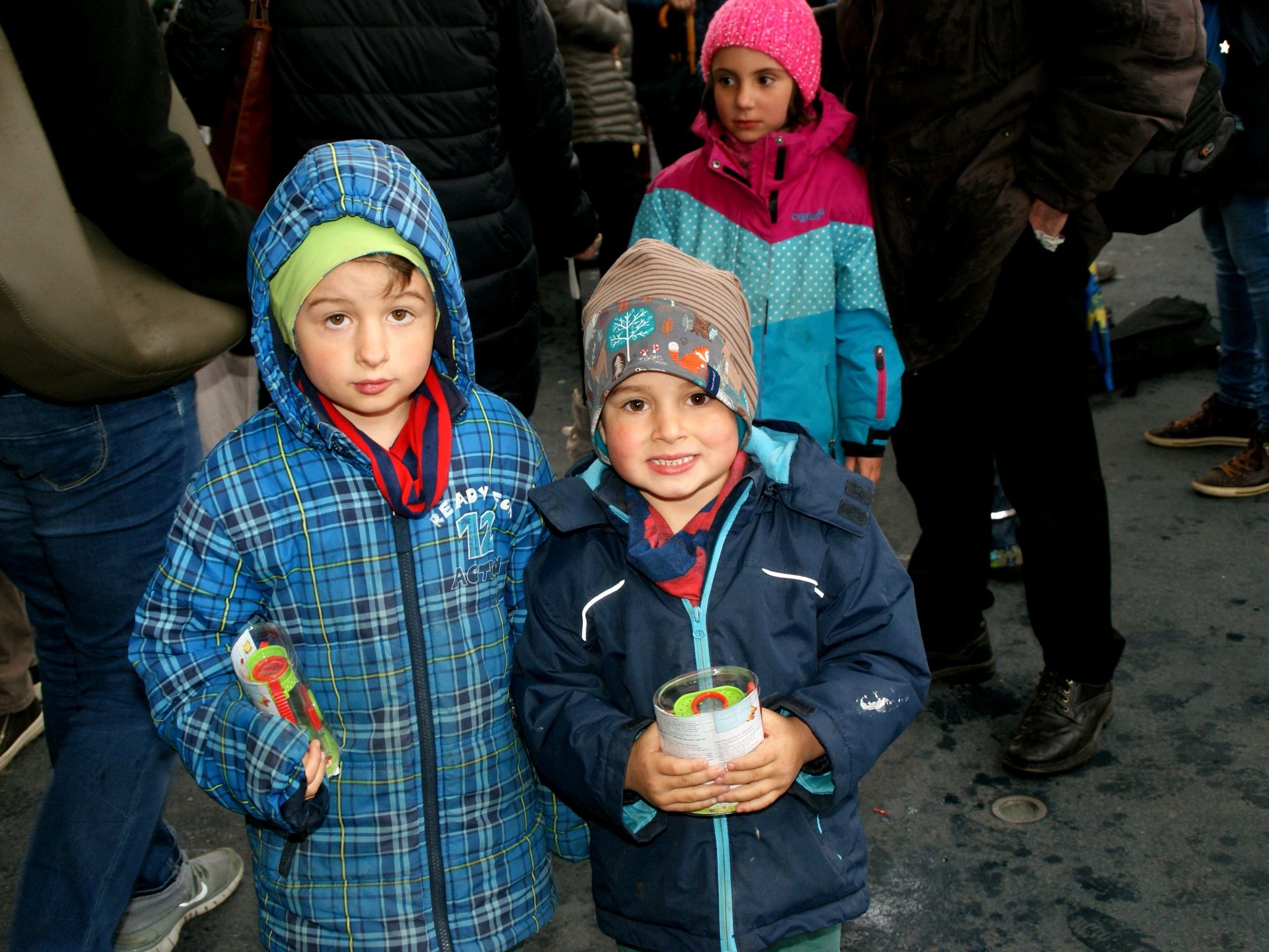 Auch Benjamin (6) und Emilian (4) hatten Spaß am Kreativmarkt Auch Benjamin (6) und Emilian (4) hatten Spaß am Kreativmarkt
