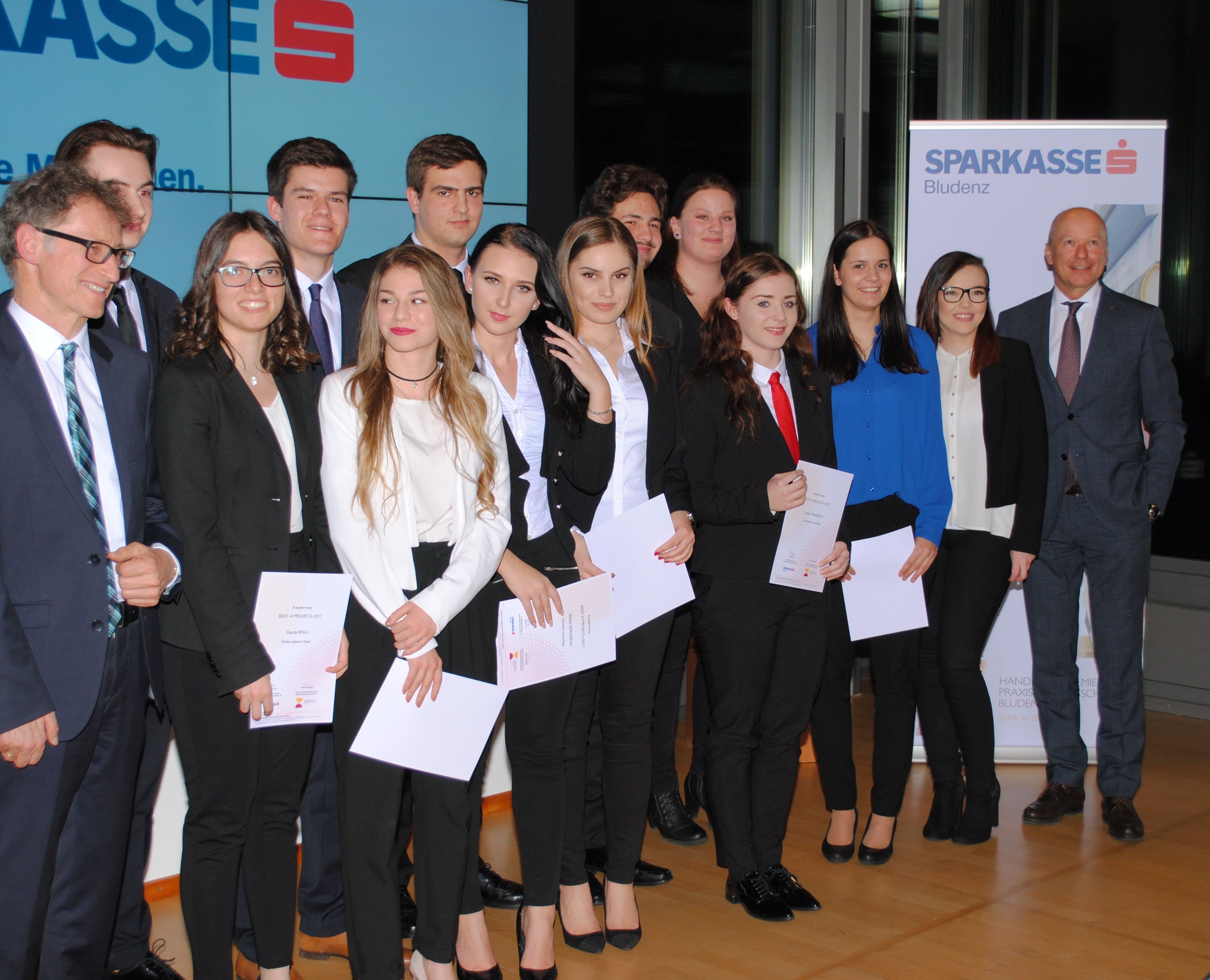 Äußerst professionell präsentierten sich die Maturanten der HAK Bludenz Äußerst professionell präsentierten sich die Maturanten der HAK Bludenz