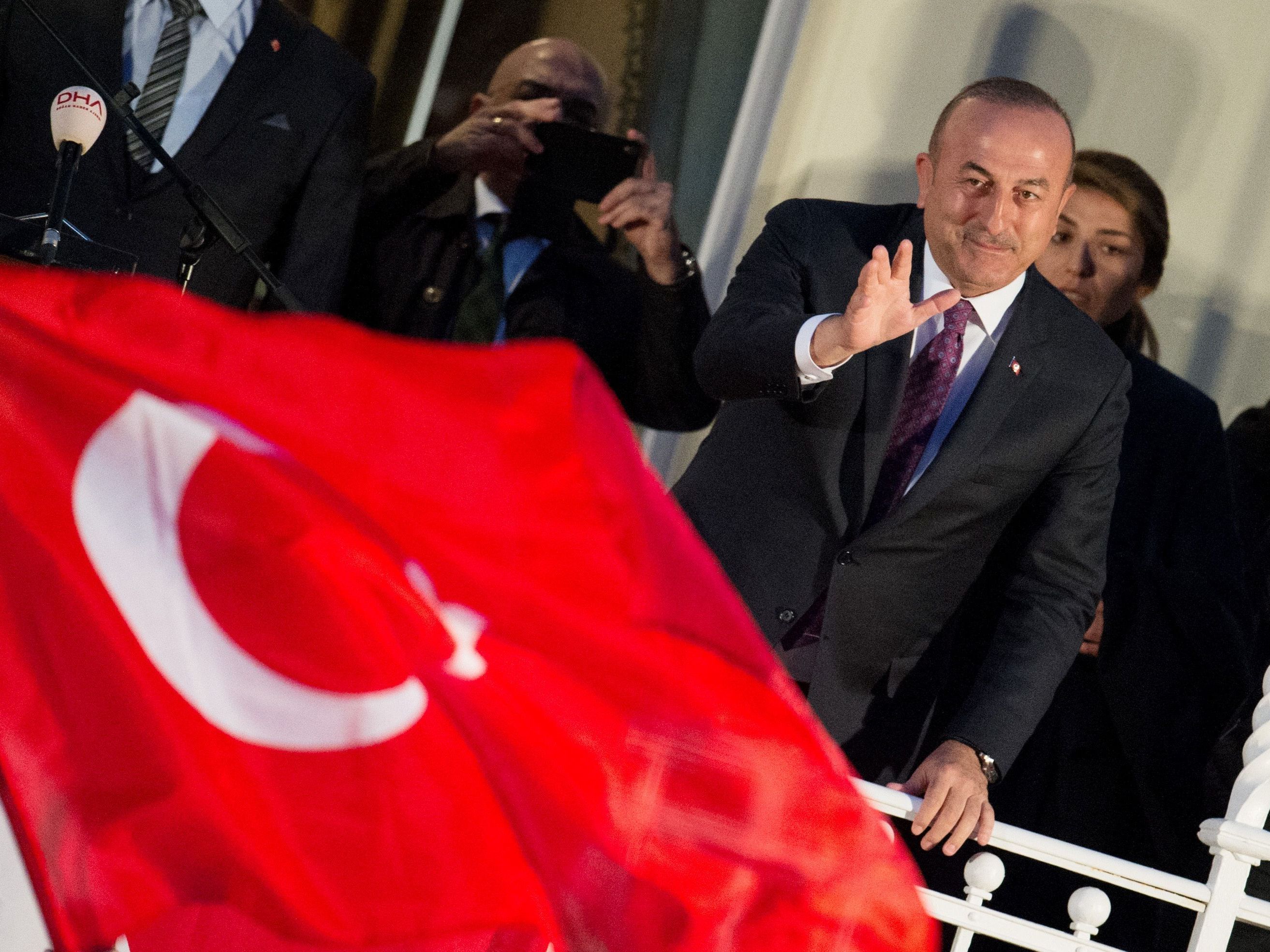 Der türkische Außenminister Cavusoglu bei seinem Auftritt in Hamburg. Der türkische Außenminister Cavusoglu bei seinem Auftritt in Hamburg.