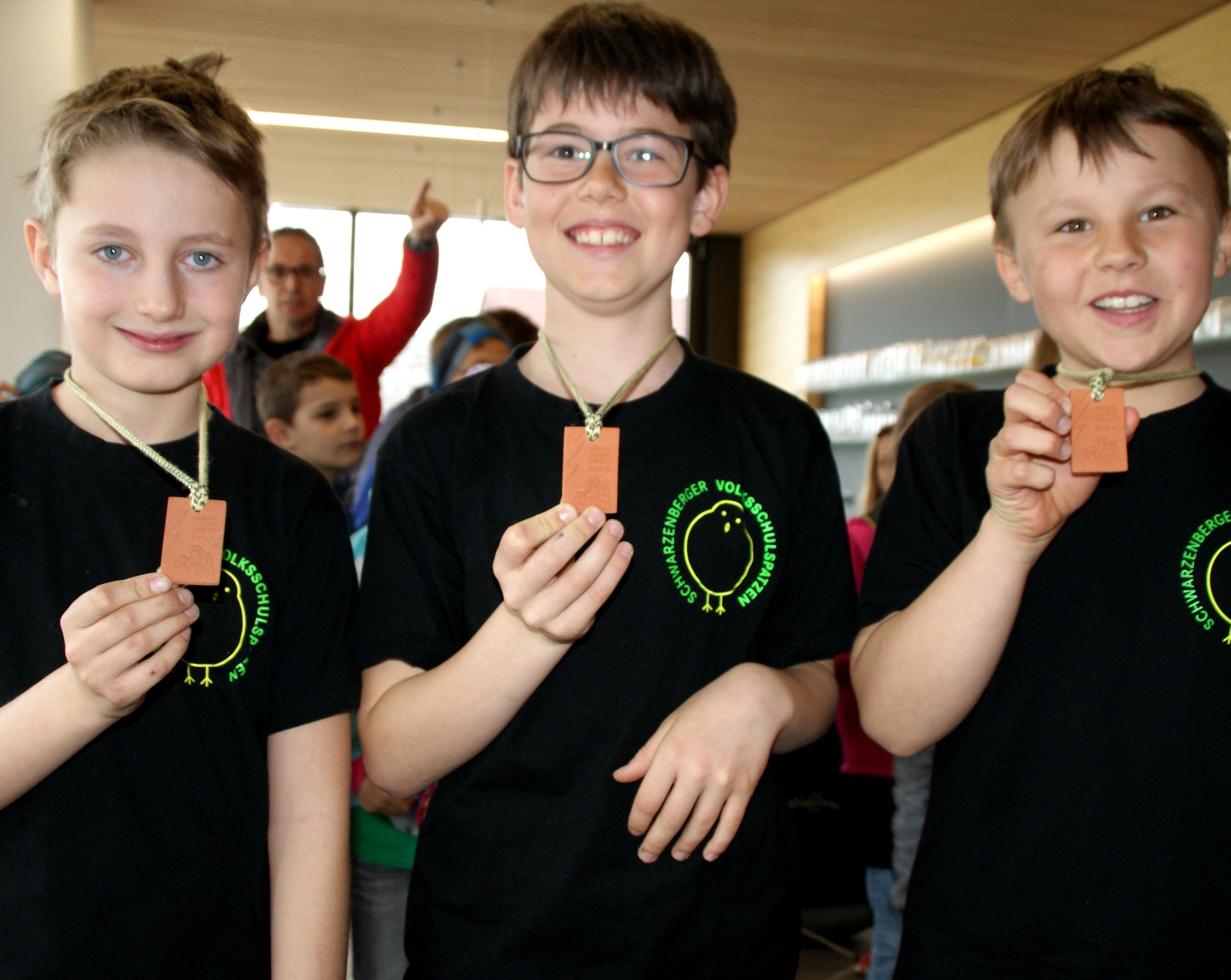 Talentiert und gut drauf: Stolz zeigen die Kids ihre Erinnerungsmedaille. Talentiert und gut drauf: Stolz zeigen die Kids ihre Erinnerungsmedaille.
