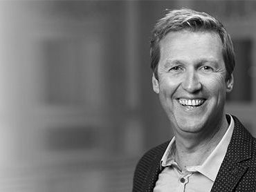 Dr. Thomas Fuchs ist promovierter Diplom-Psychologe und in eigener Kinder- und jugendpsychologischer Praxis tätig Dr. Thomas Fuchs ist promovierter Diplom-Psychologe und in eigener Kinder- und jugendpsychologischer Praxis tätig