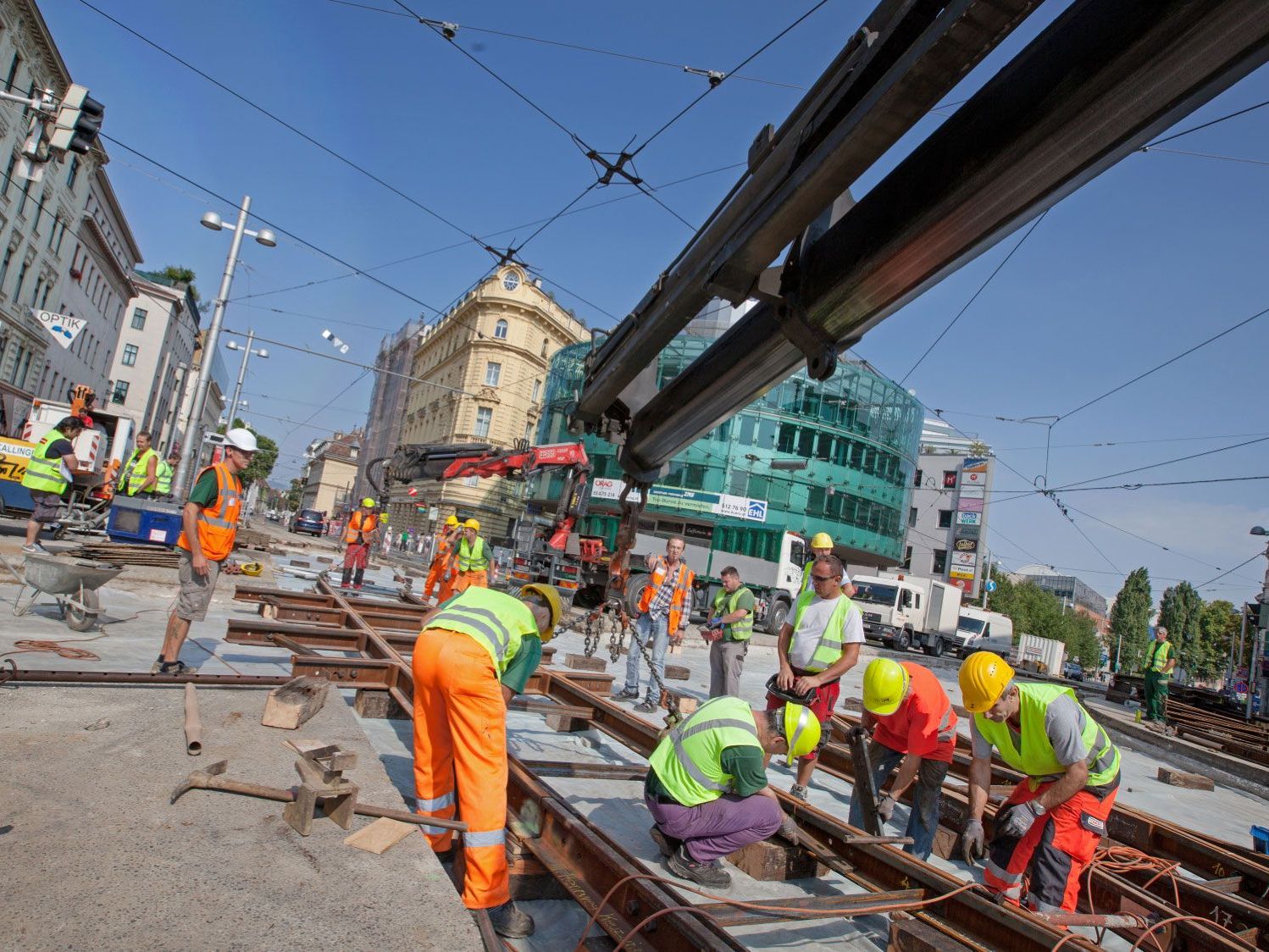 Auch heuer erneuern die Wiener Linien die Gleisanlagen ihrer Straßenbahninfrastruktur Auch heuer erneuern die Wiener Linien die Gleisanlagen ihrer Straßenbahninfrastruktur