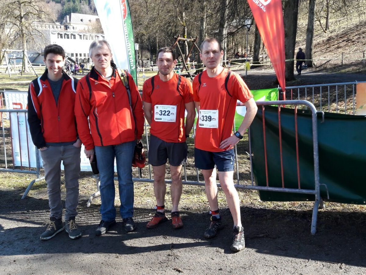 Die erfolgreichen Bergläufer bei der Crosslandesmeisterschaft in Feldkirch Die erfolgreichen Bergläufer bei der Crosslandesmeisterschaft in Feldkirch