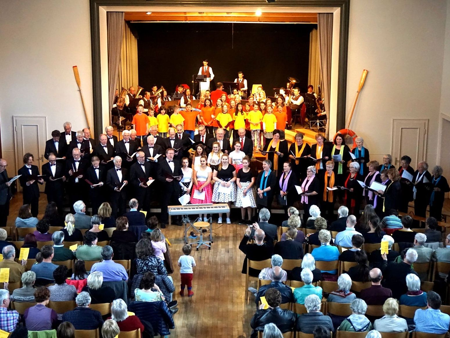 Beim traditionellen Gemeinschaftskonzert haben die musischen Lochauer Ortsvereine alljährlich ihren großen Auftritt. Beim traditionellen Gemeinschaftskonzert haben die musischen Lochauer Ortsvereine alljährlich ihren großen Auftritt.