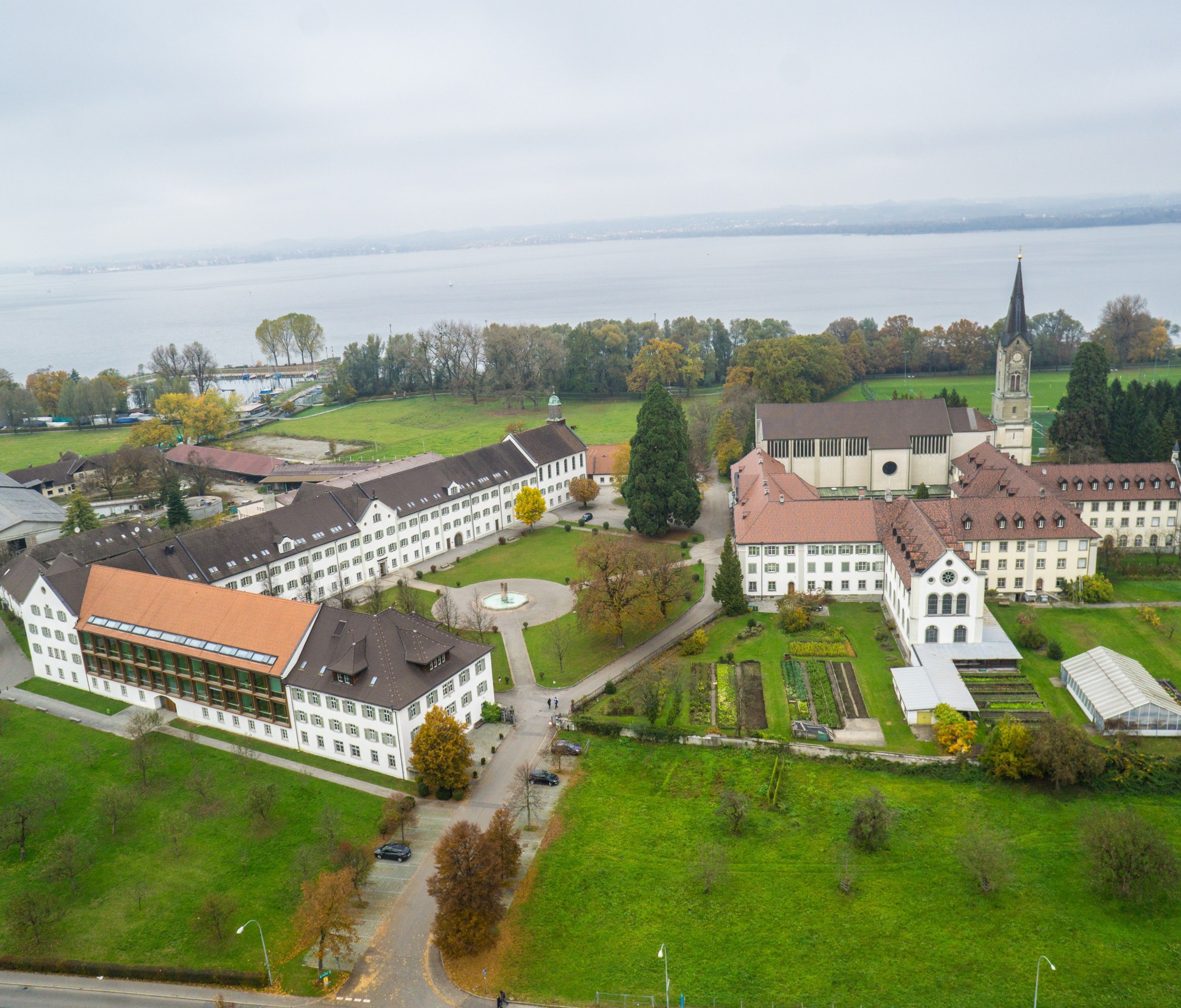 Das Kloster Mehrerau will 200 neue Parkplätze bauen. Das Kloster Mehrerau will 200 neue Parkplätze bauen.