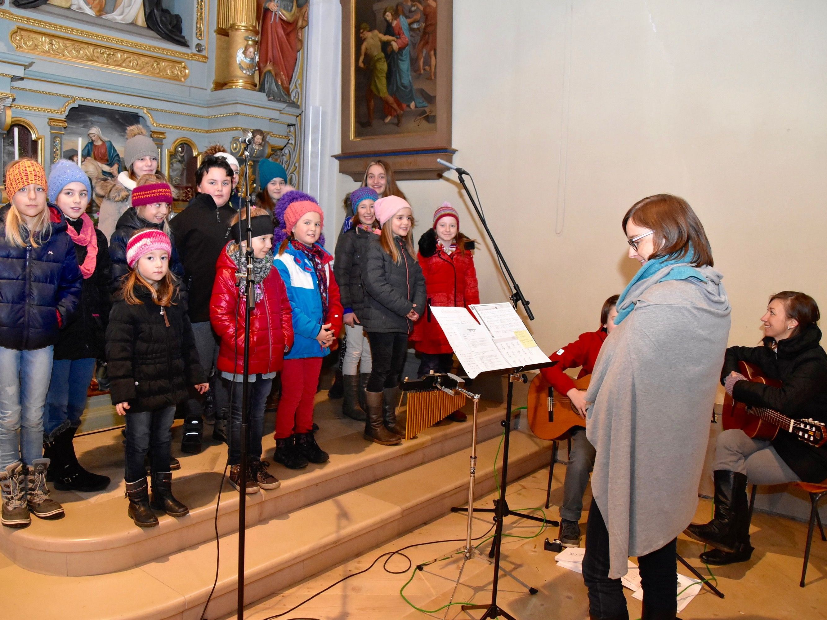 Der Schrunser Kinderchor wird den Pfarrgottesdienst in seiner Heimatgemeinde mitgestalten. Der Schrunser Kinderchor wird den Pfarrgottesdienst in seiner Heimatgemeinde mitgestalten.
