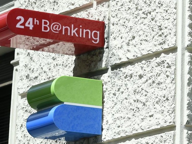Die Bankangestellten gehen auf die Straßen. Die Bankangestellten gehen auf die Straßen.
