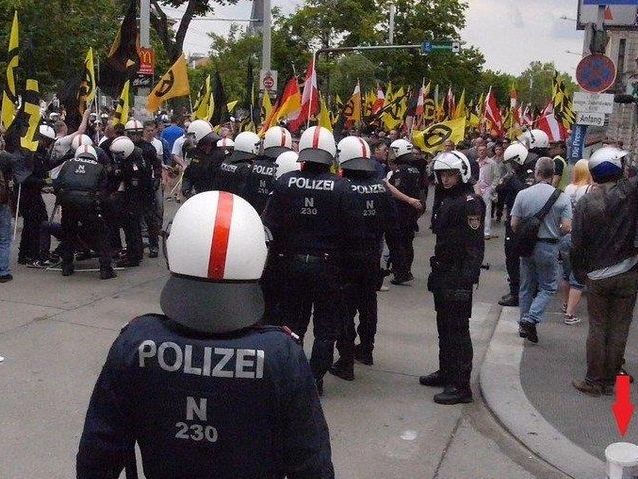 Bei der Demonstration der Identitären in Wien Bei der Demonstration der Identitären in Wien