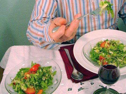 Wiener Rotes Kreuz bietet neue, günstigere Produktlinie "BiGut" für Bezieher von Mindestsicherung Wiener Rotes Kreuz bietet neue, günstigere Produktlinie "BiGut" für Bezieher von Mindestsicherung