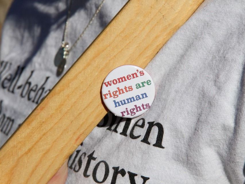 Man muss kein Feminist sein, um die Rechte der Frauen hochzuhalten. Man muss kein Feminist sein, um die Rechte der Frauen hochzuhalten.
