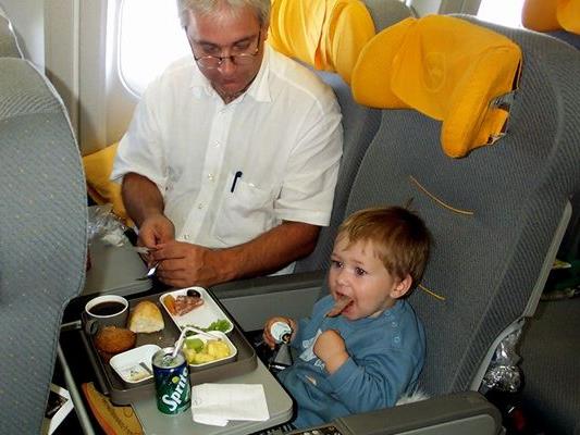 Die meisten Airlines bieten spezielle Preiskategorien für Kinder an.
