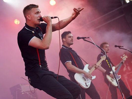 Kraftklub legen im Sommer nach. Kraftklub legen im Sommer nach.