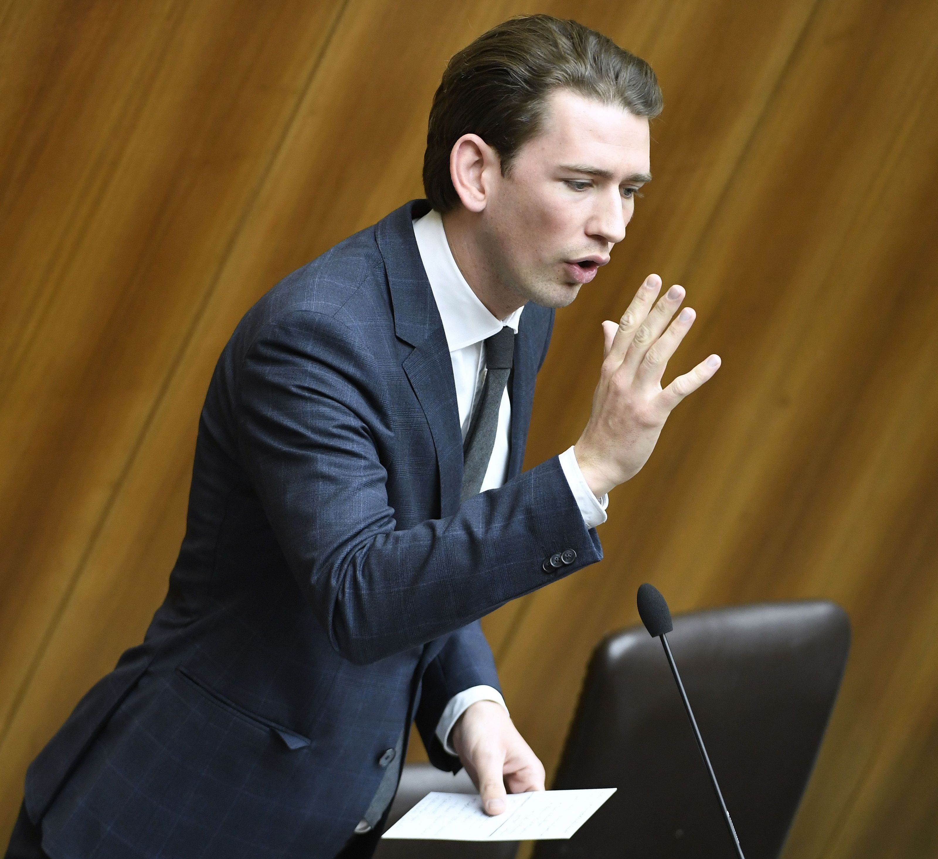 Außenminister Sebastian Kurz ließ mit einem Vorschlag für eine Änderung bei der Sozialhilfe aufhorchen Außenminister Sebastian Kurz ließ mit einem Vorschlag für eine Änderung bei der Sozialhilfe aufhorchen