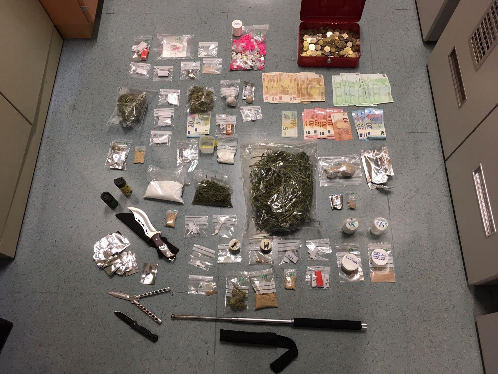 Drogen aller Art wurden in der Wohnung in Penzing gefunden.