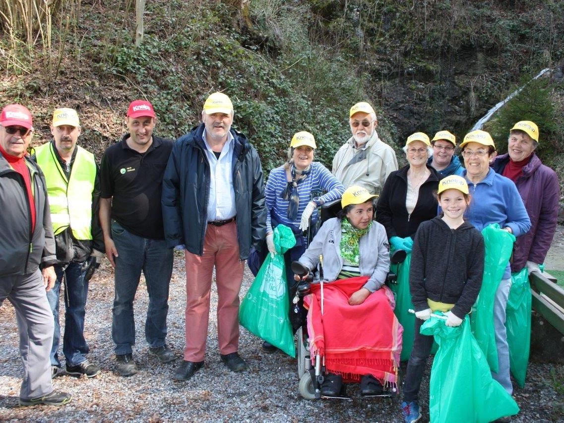 Bernhard Nöckl (3. vl.l.) zusammen mit dem Kneipp Aktiv Club Rankweil im Loger am Sauber machen Bernhard Nöckl (3. vl.l.) zusammen mit dem Kneipp Aktiv Club Rankweil im Loger am Sauber machen