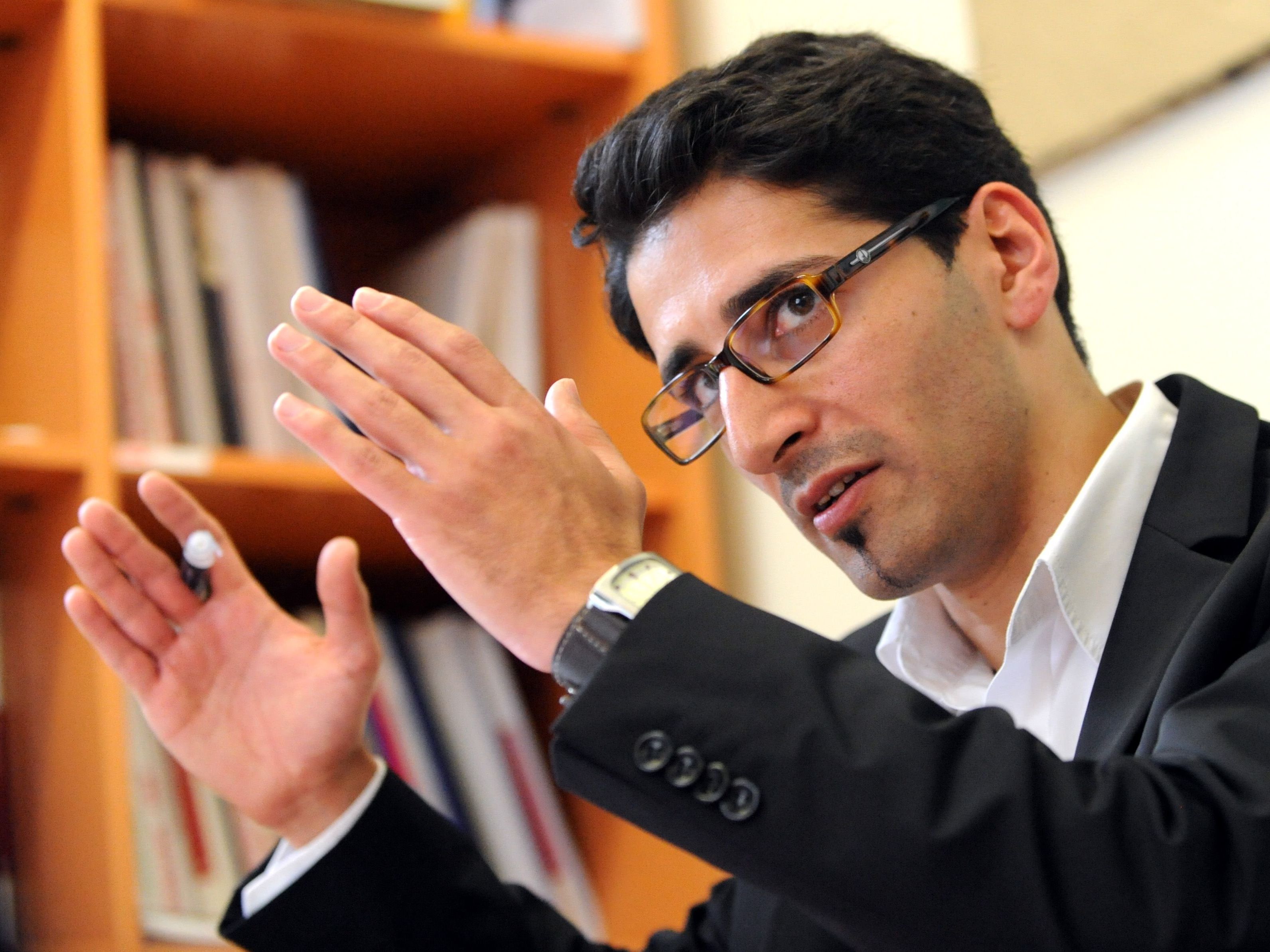 Dönmez mit scharfer Kritik. Dönmez mit scharfer Kritik.