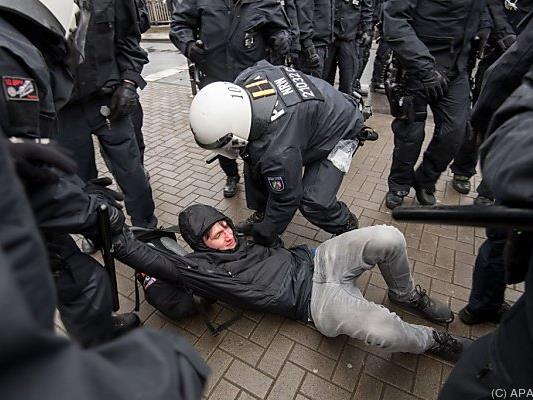 Polizei ging in Köln gegen Anti-AfD-Demonstranten vor