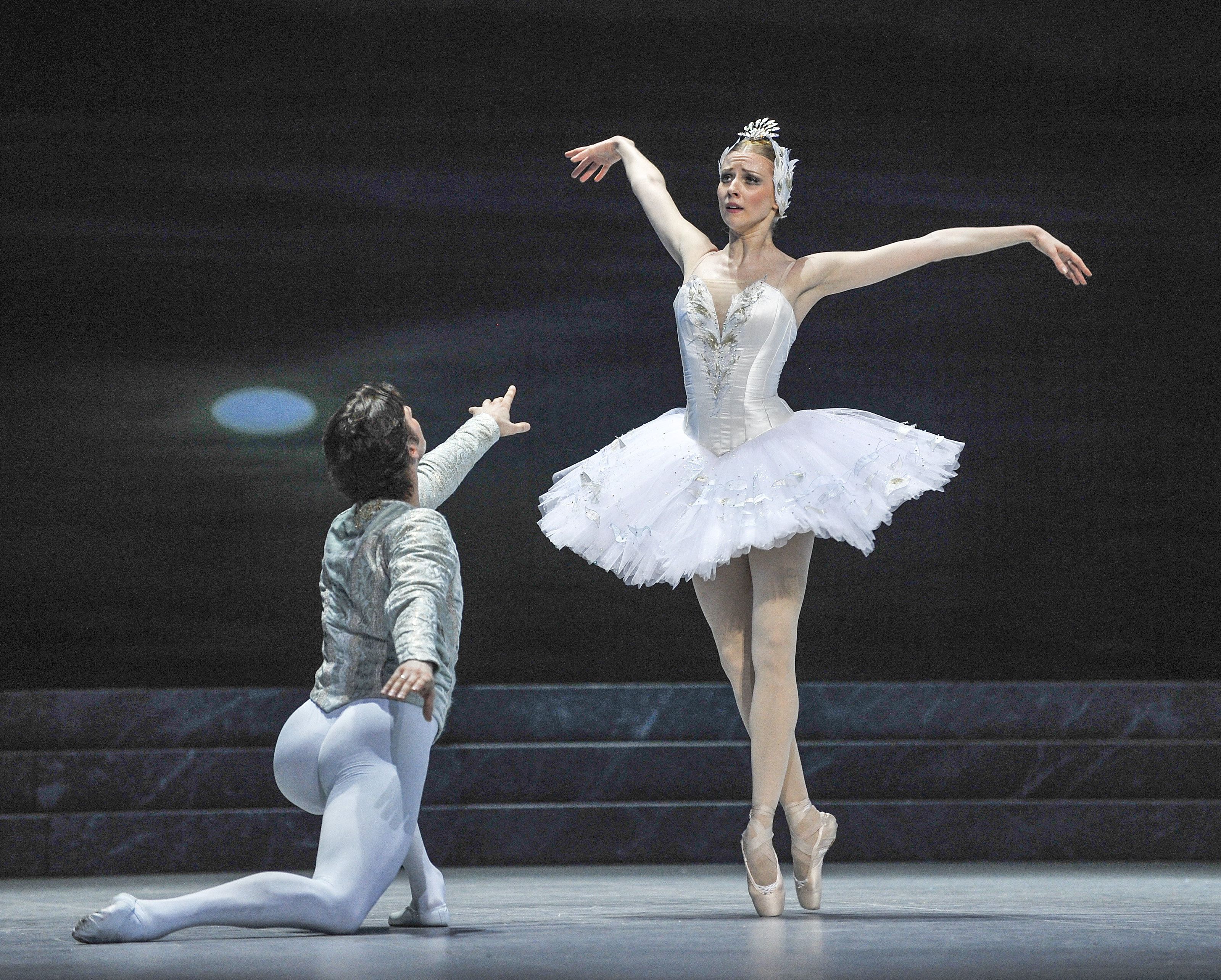 Das Wiener Staatsballett stellt wieder Choreographen aus den eigenen Reihen vor. Das Wiener Staatsballett stellt wieder Choreographen aus den eigenen Reihen vor.