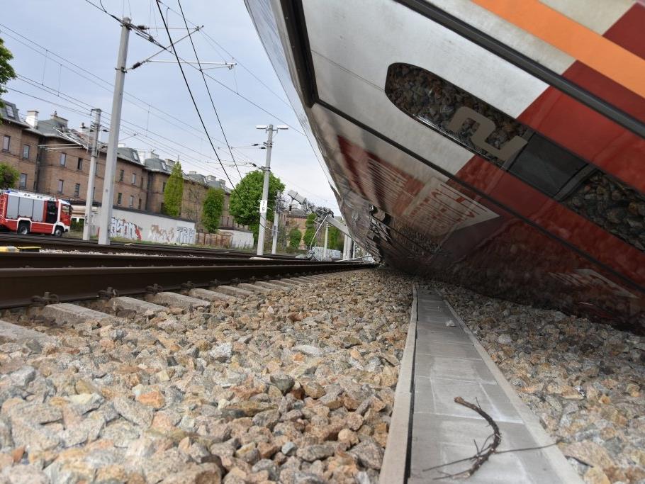 Nach der Zuk-Kollision in Wien-Meidling müssen 200 Meter Gleis getauscht werden.