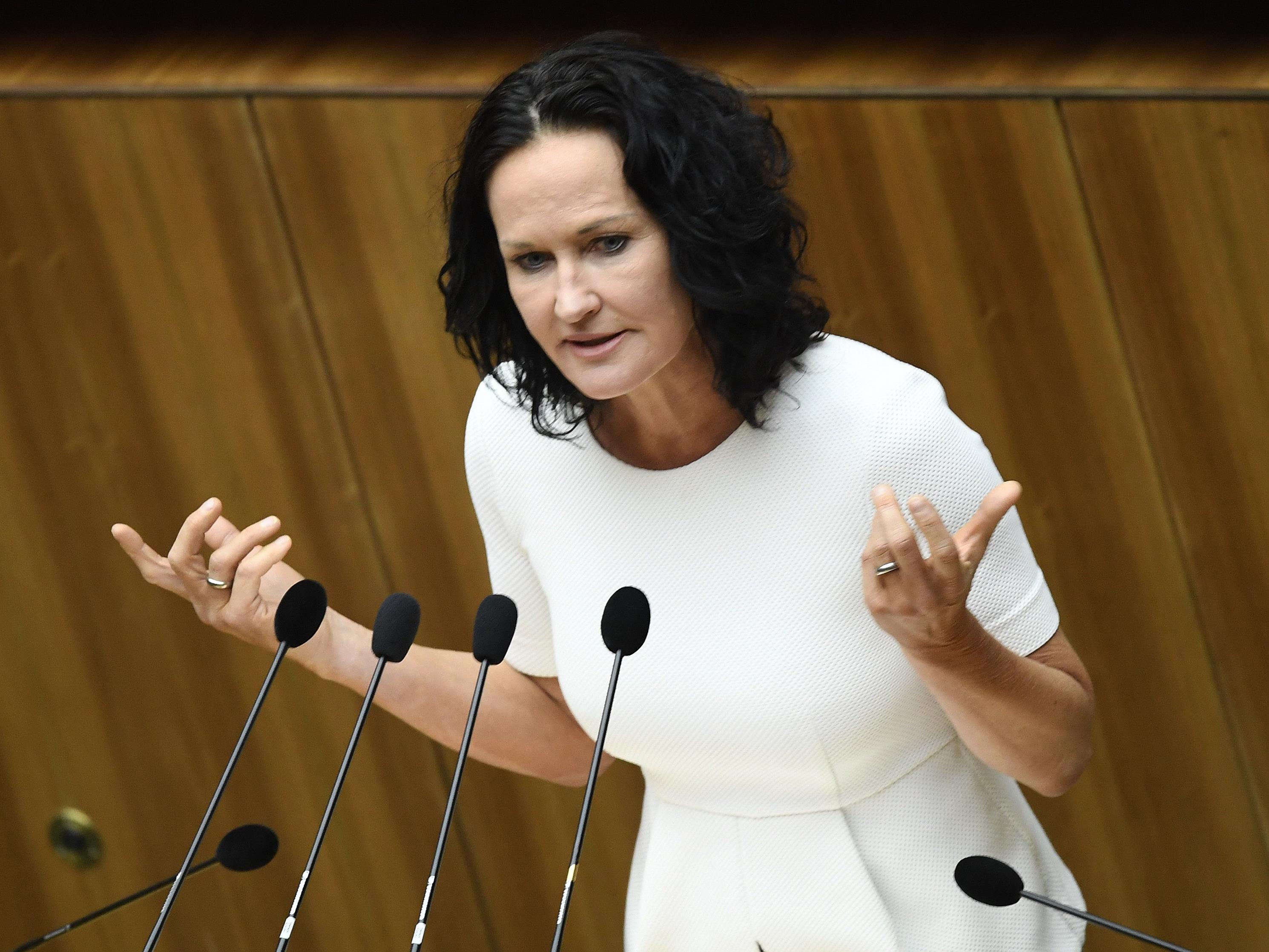 Für Grünen-Bundessprecherin Eva Glawischnig ist mit Flora Petrik und ihren Vorstandskollegen keine Vertrauensbasis mehr vorstellbar.