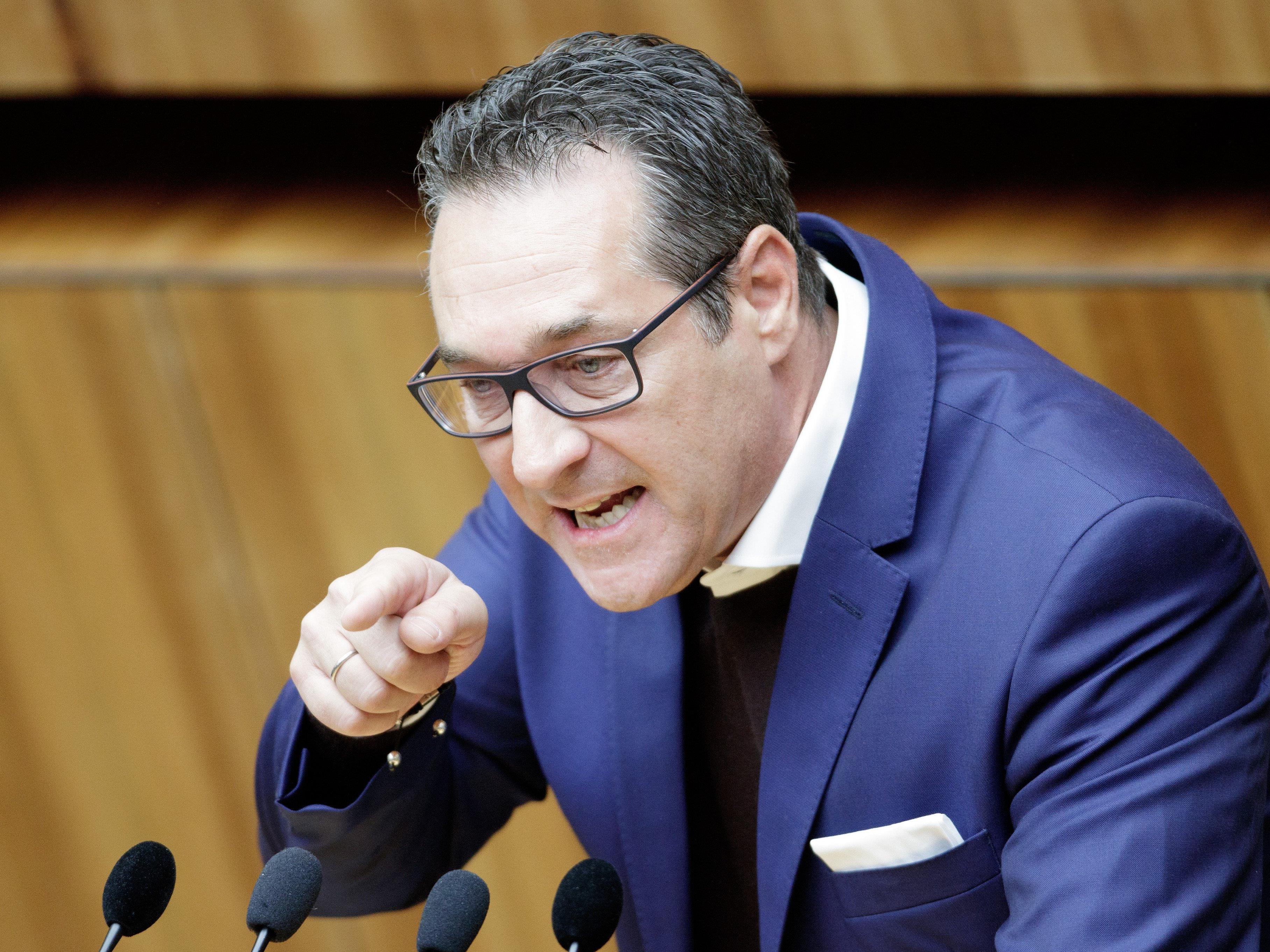FPÖ-Chef sieht "Totalversagen" von SPÖ, ÖVP und Grünen.