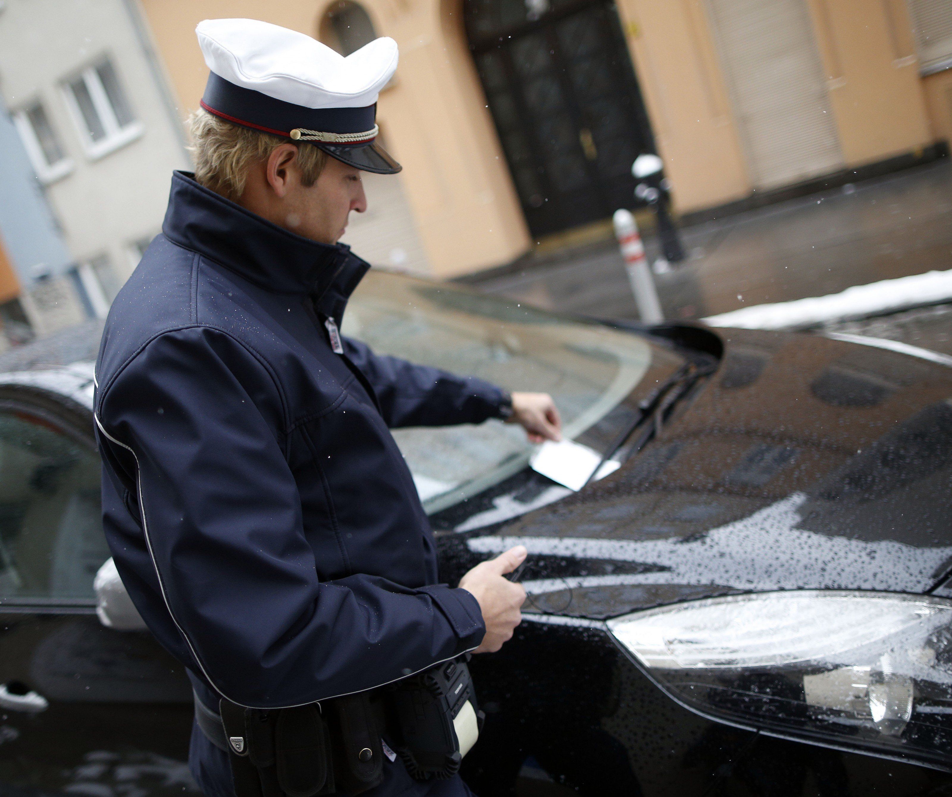 Die Parksheriffs in Wien werden immer öfter attackiert. Die Parksheriffs in Wien werden immer öfter attackiert.