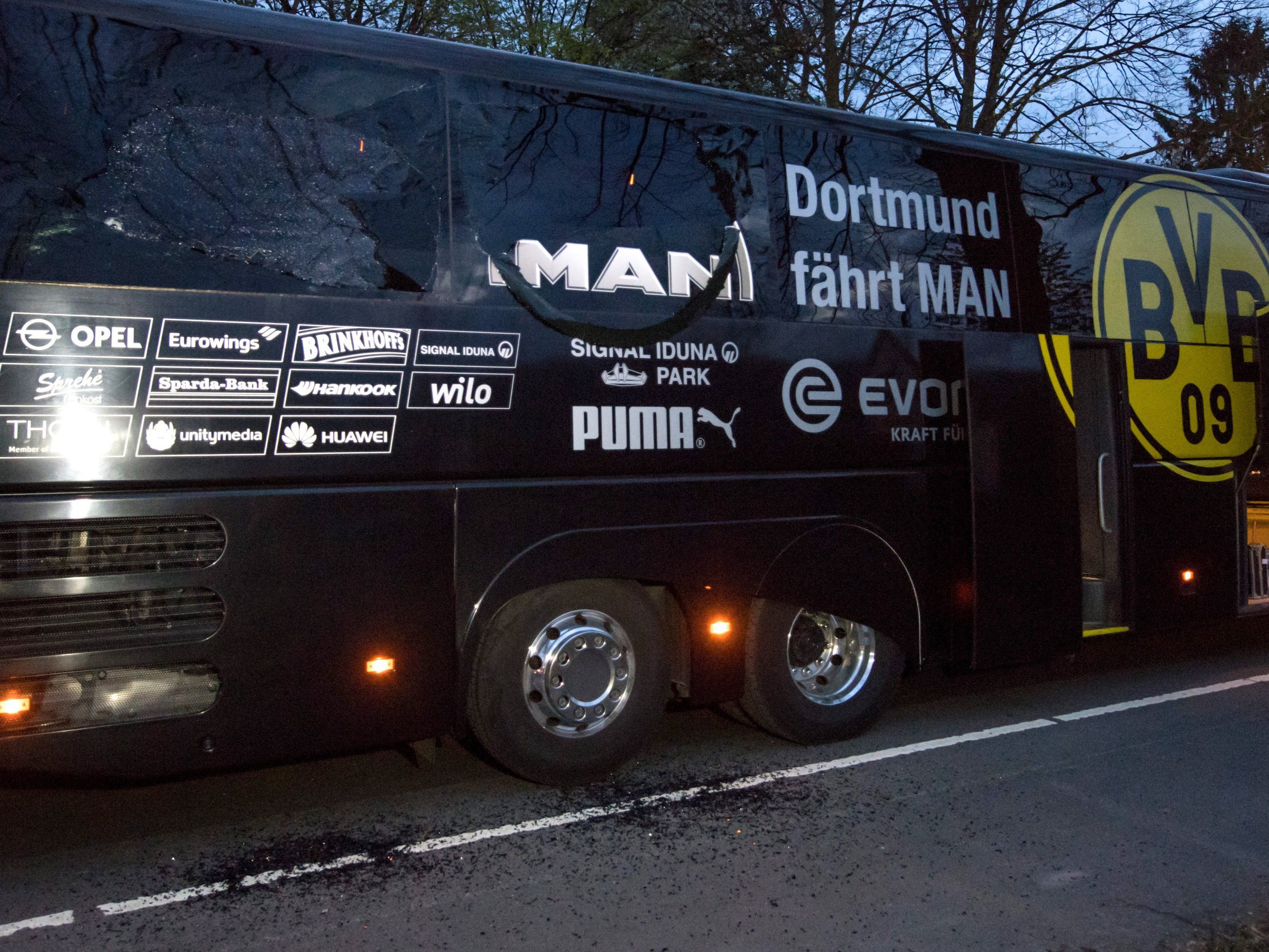 Laut einem Bericht der "Welt" hat die deutsche Bundesanwaltschaft die Ermittlungen zum Anschlag auf den Mannschaftsbus des BVB übernommen. Laut einem Bericht der "Welt" hat die deutsche Bundesanwaltschaft die Ermittlungen zum Anschlag auf den Mannschaftsbus des BVB übernommen.