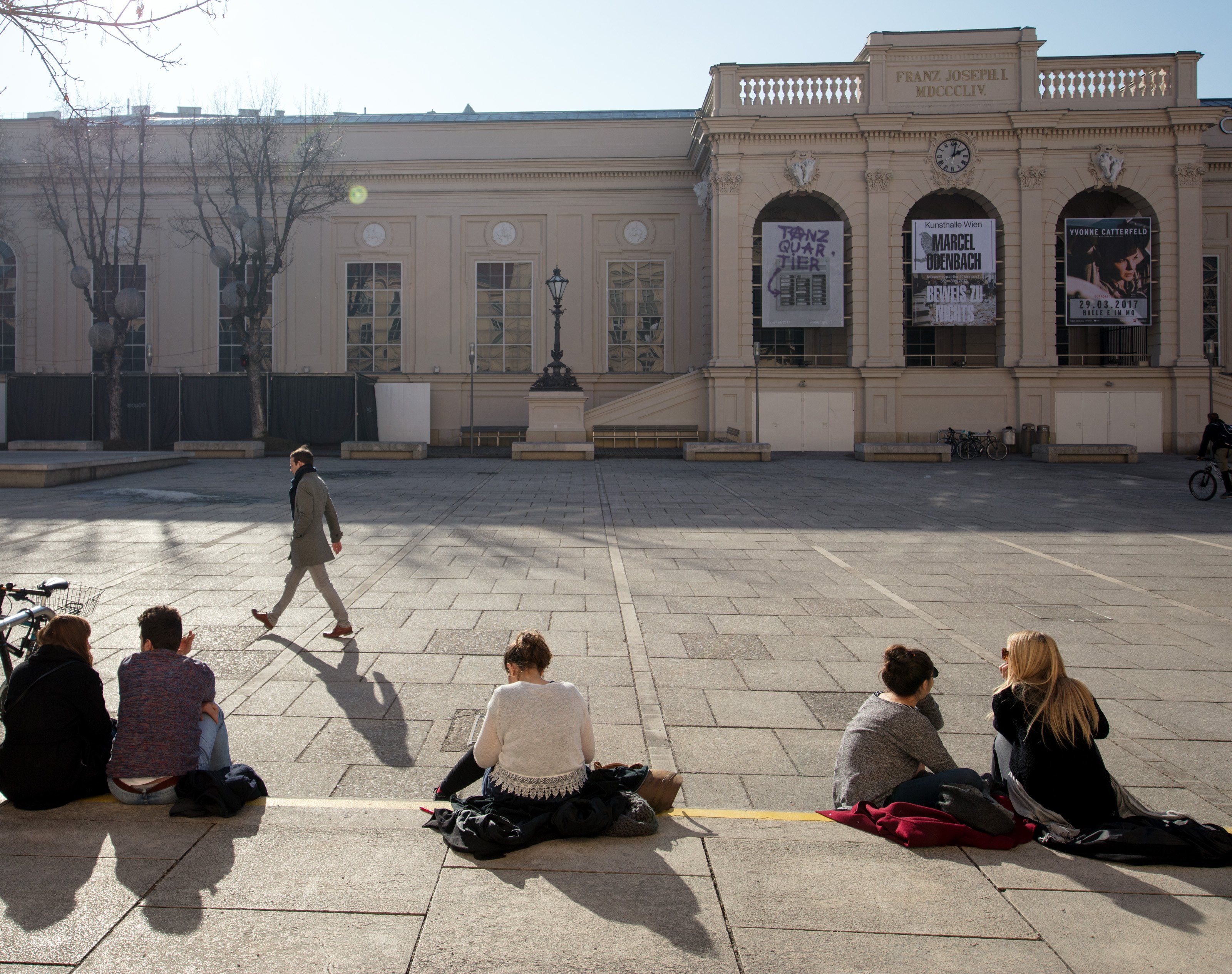 Am Vorplatz des Museumsquartiers kann jetzt Minigolf gespielt werden. Am Vorplatz des Museumsquartiers kann jetzt Minigolf gespielt werden.